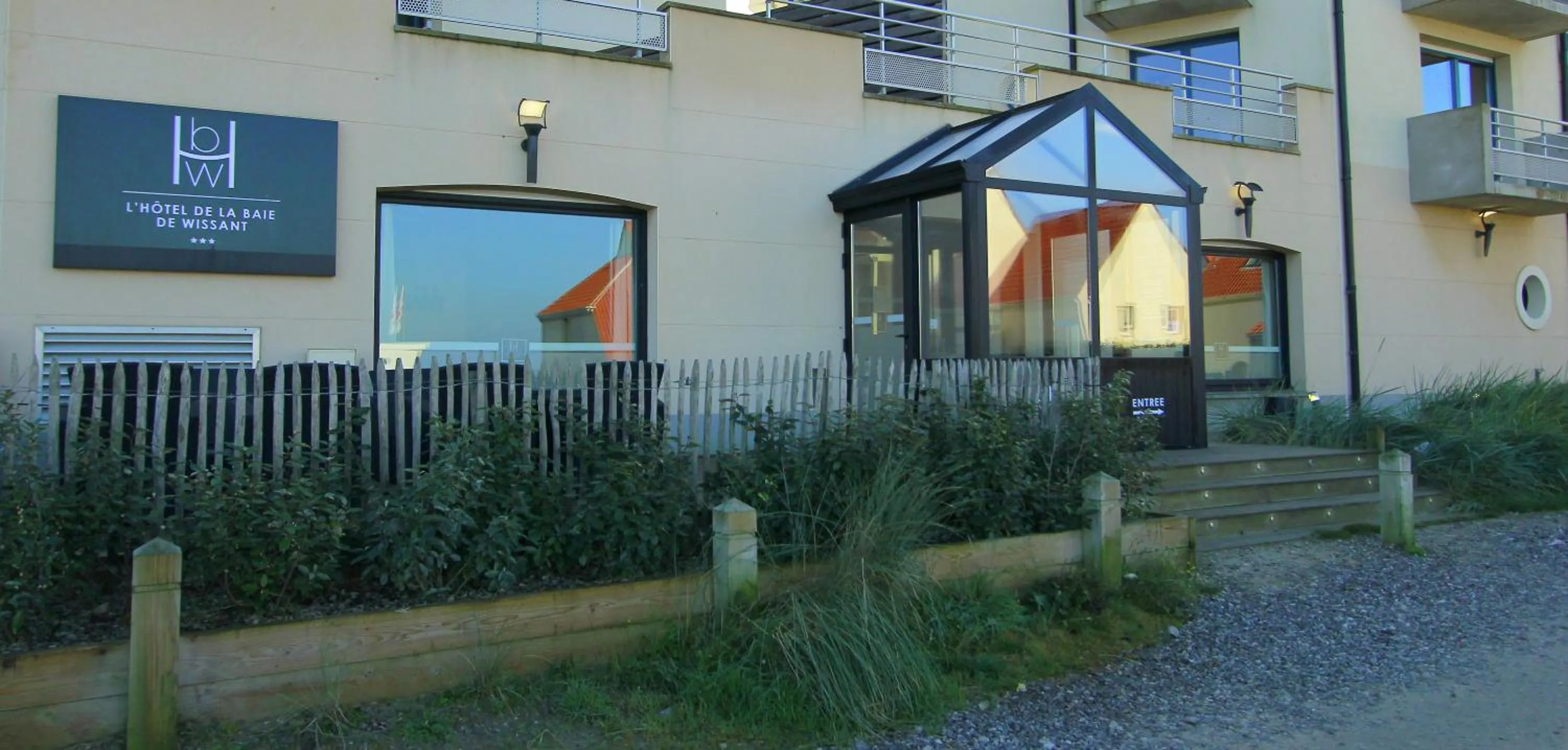 Property logo or sign in Logis- Hôtel de la Baie de Wissant & Appartements