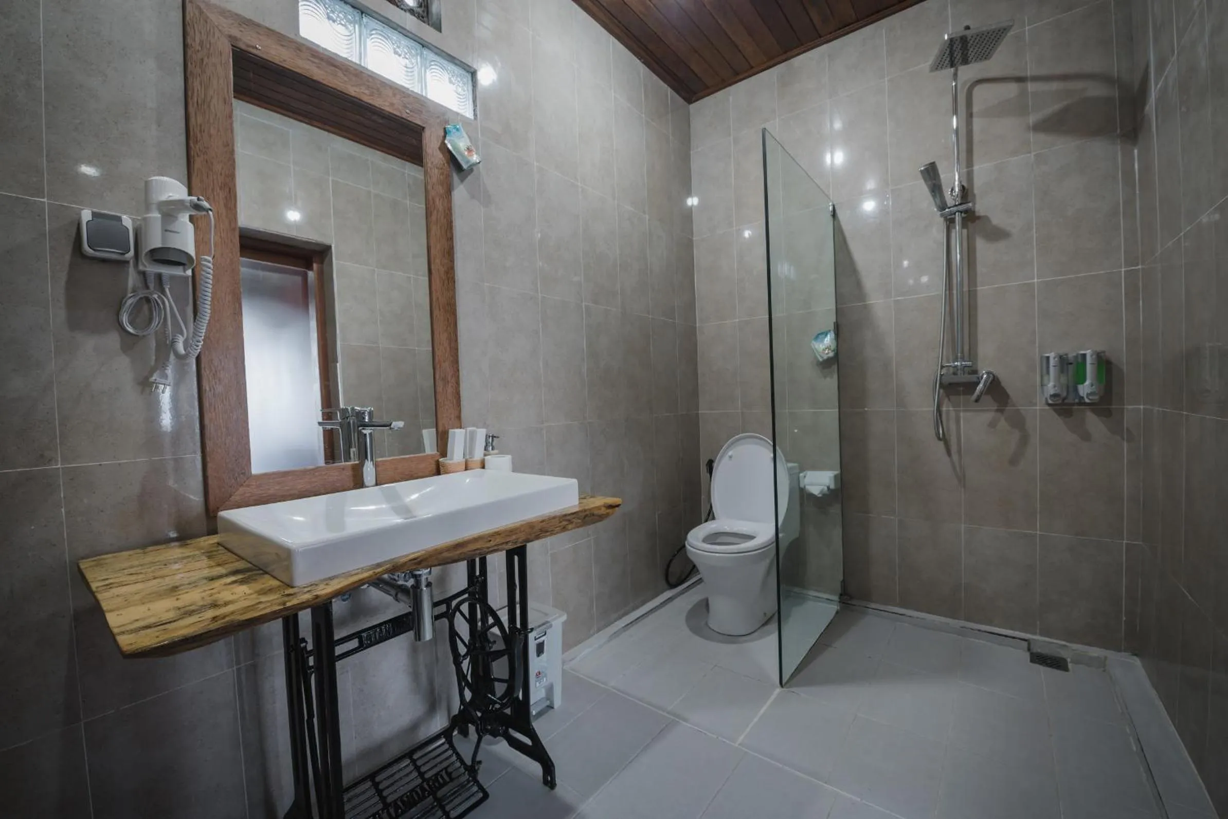 Shower in Daphila Cottage