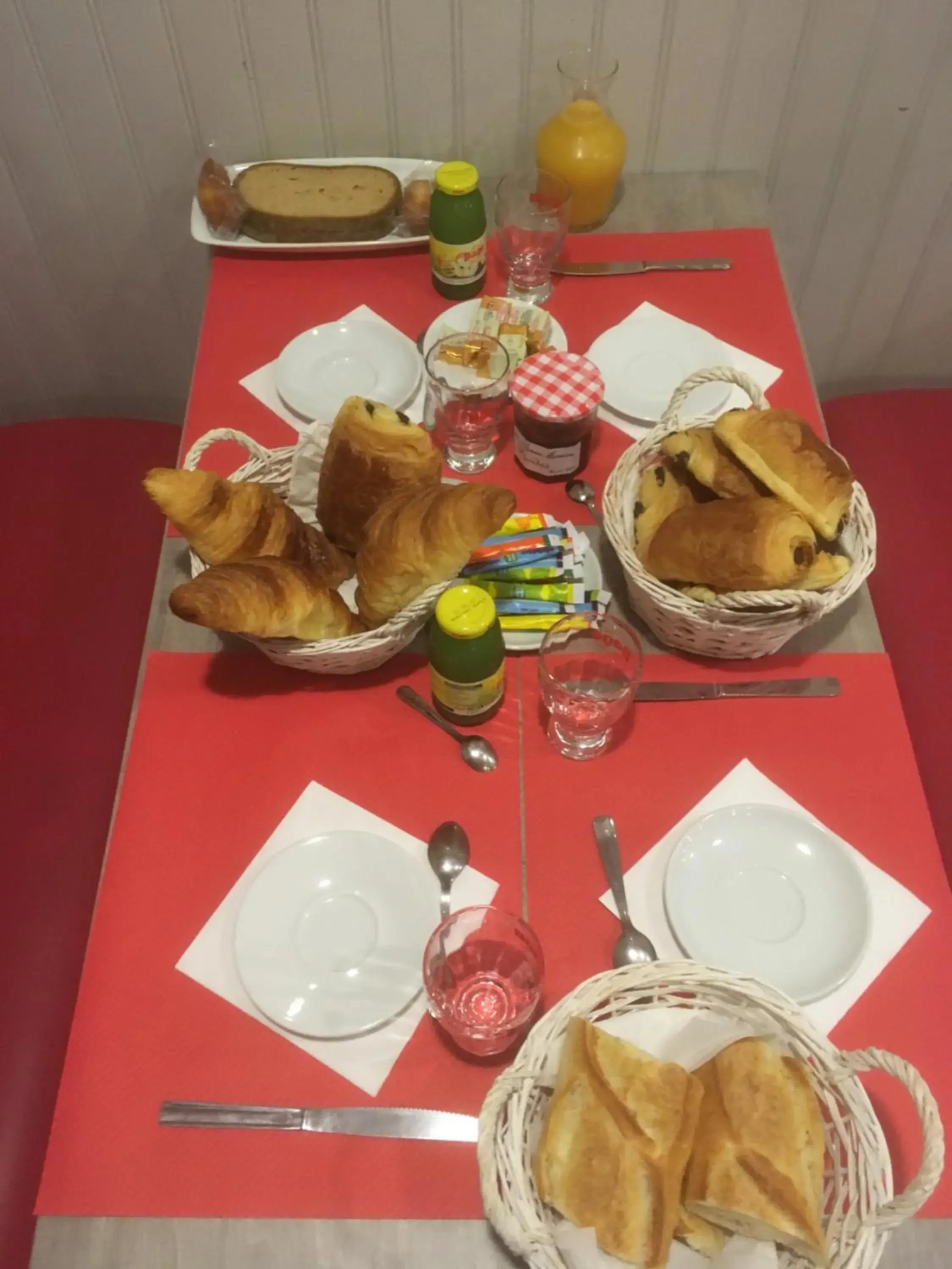 Double Room - single occupancy in L’AMIRAL Double Room - single occupancy in L’AMIRAL