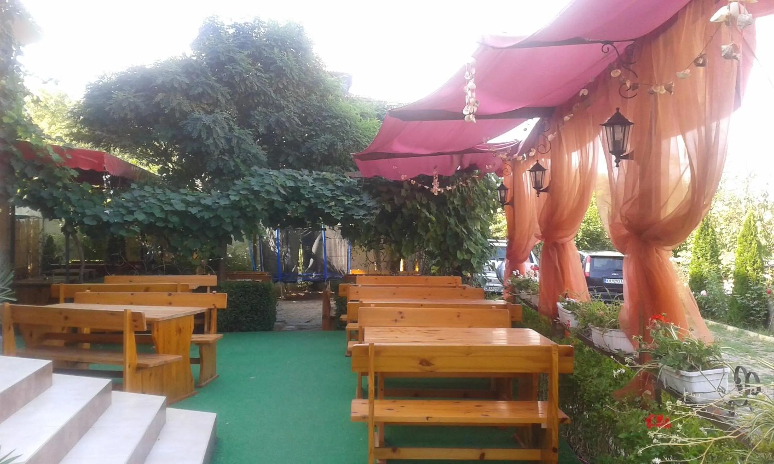 Restaurant/places to eat in Hotel Bellisimo