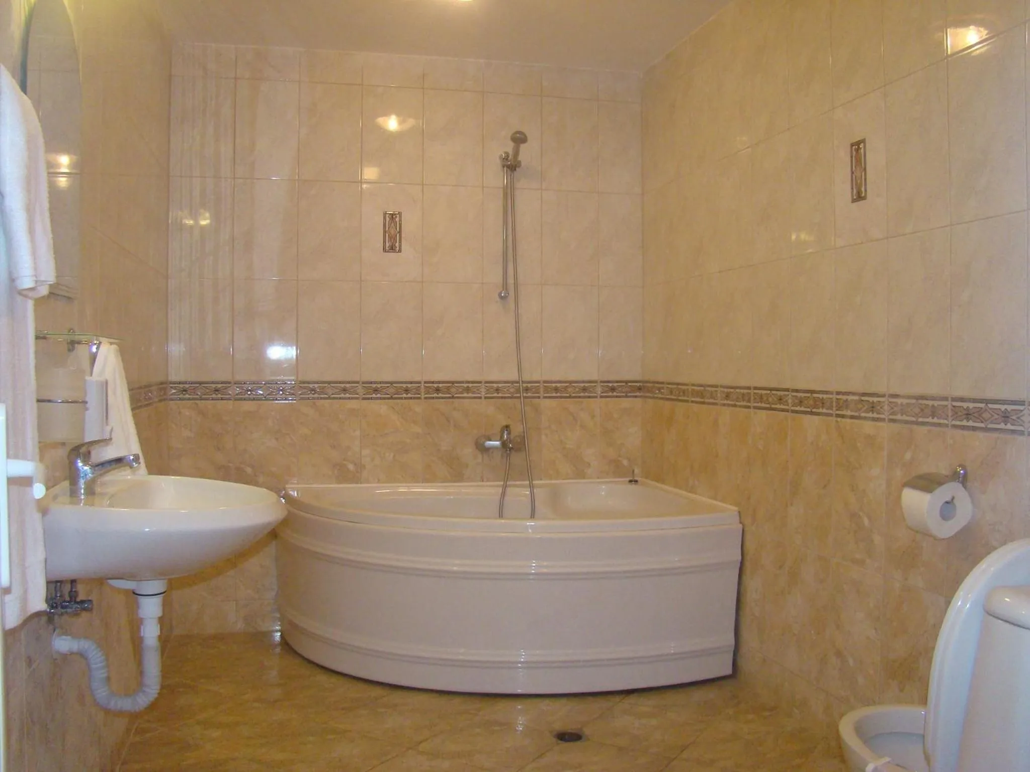 Shower in Hotel Bellisimo