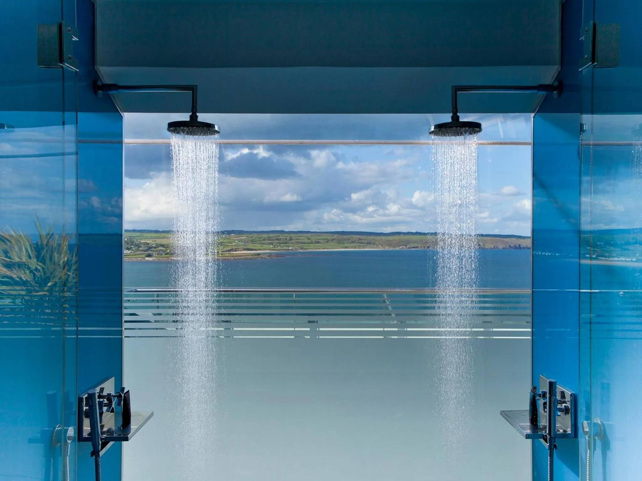Shower in Cliff House Hotel