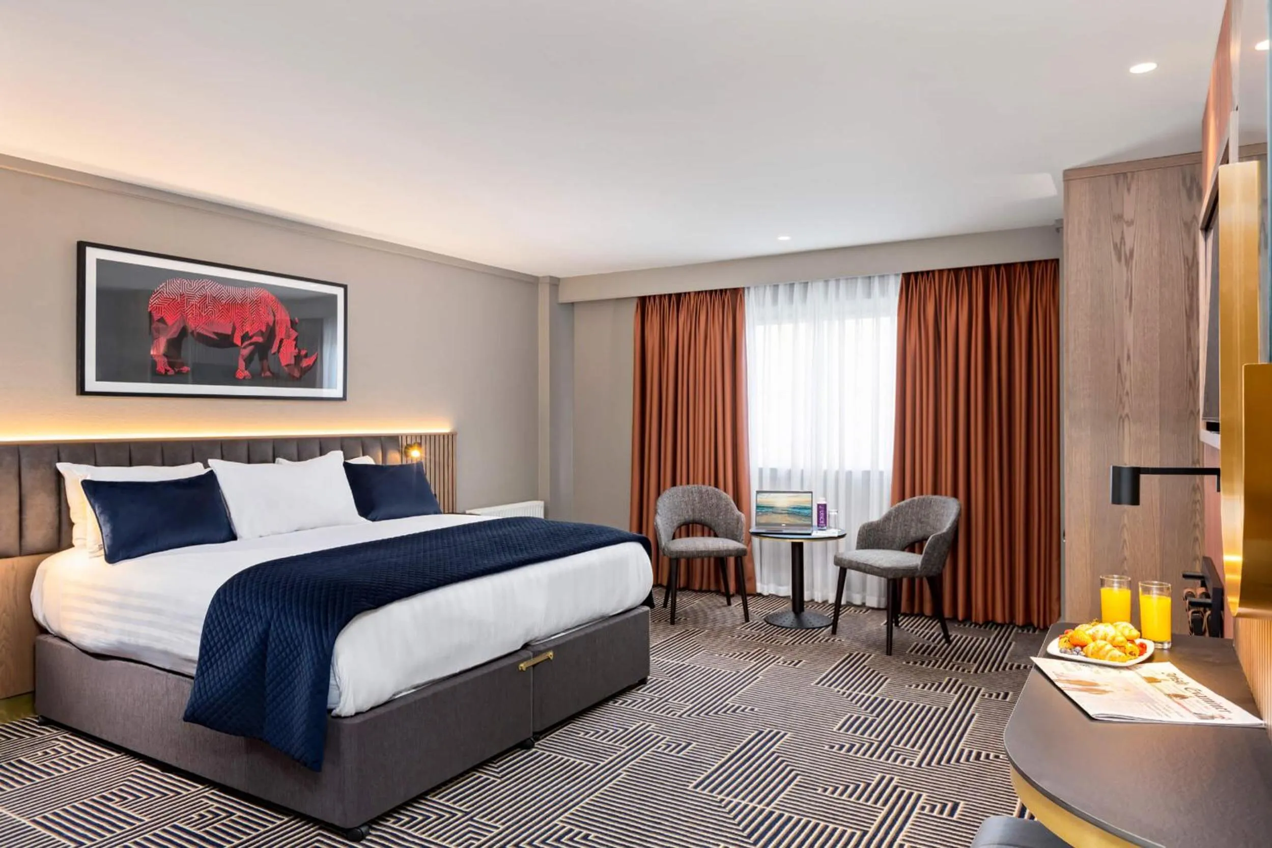 Property building, Bed in Talbot Hotel Clonmel