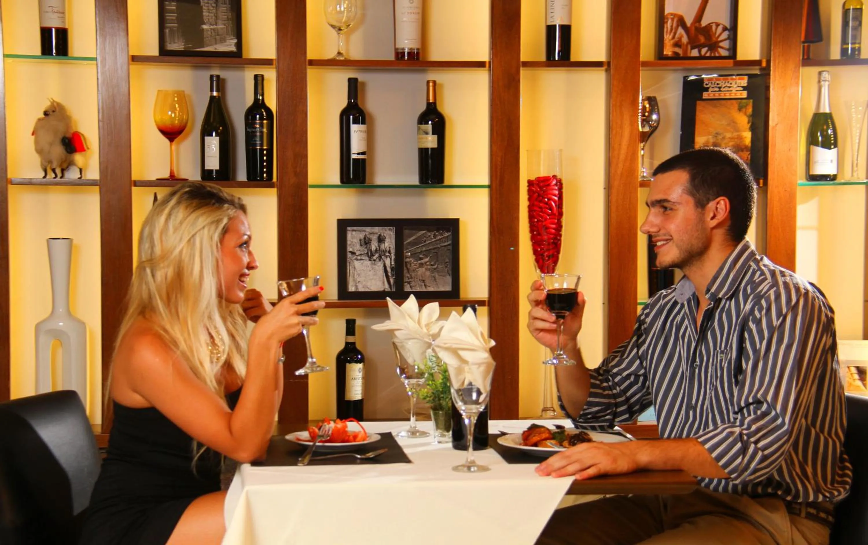 Restaurant/places to eat in Hotel Bicentenario Suites & Spa