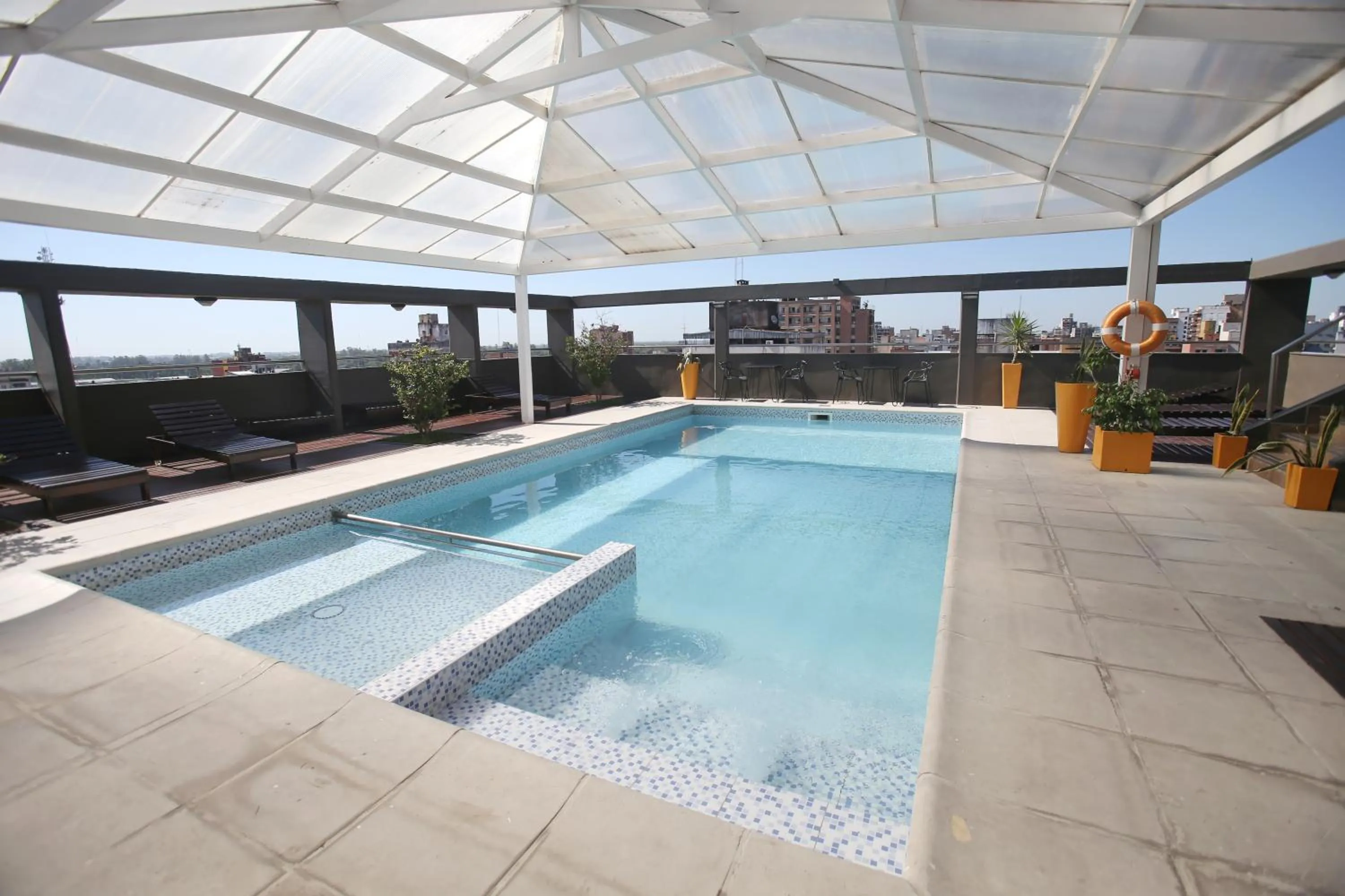 Swimming pool in Hotel Bicentenario Suites & Spa