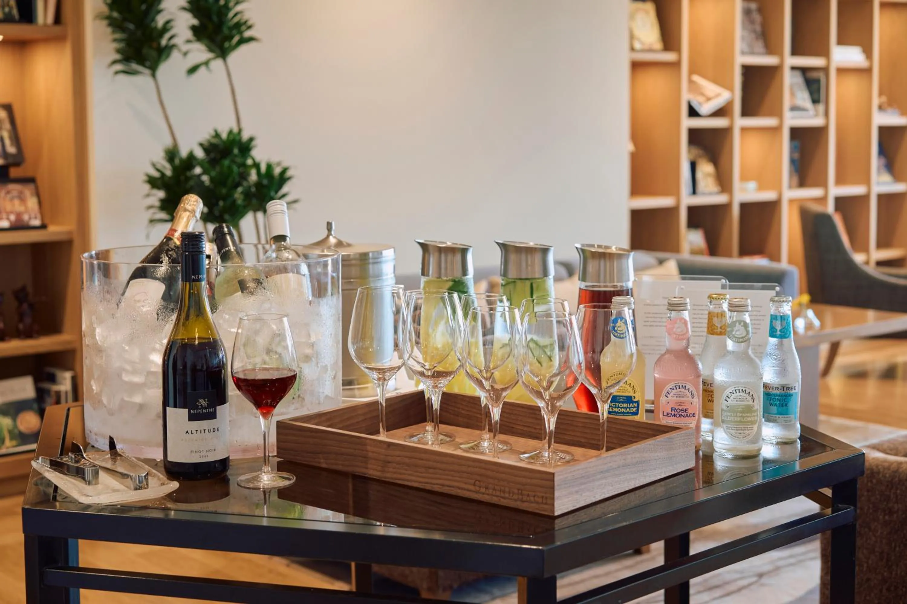 Lounge or bar in Hotel Grand Bach Atami Crescendo