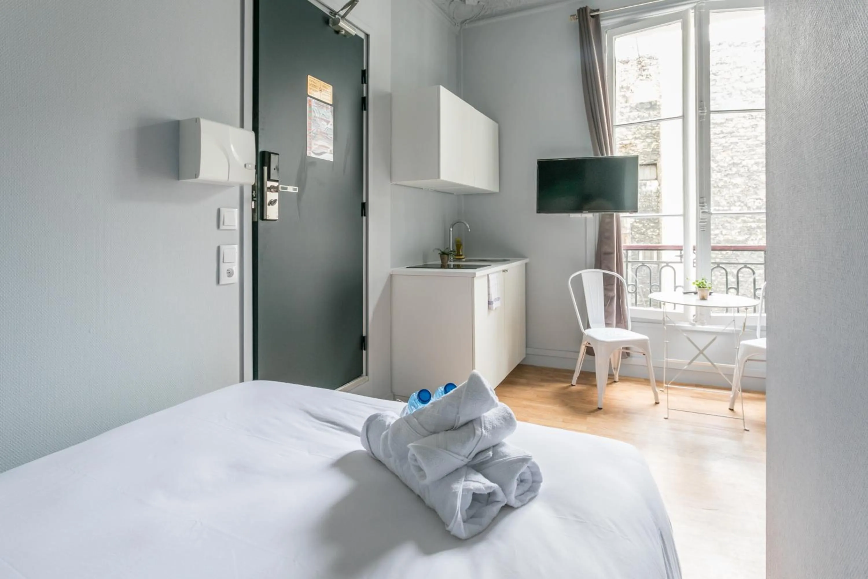 Living room, Bed in WS Saint-Lazare - Opera