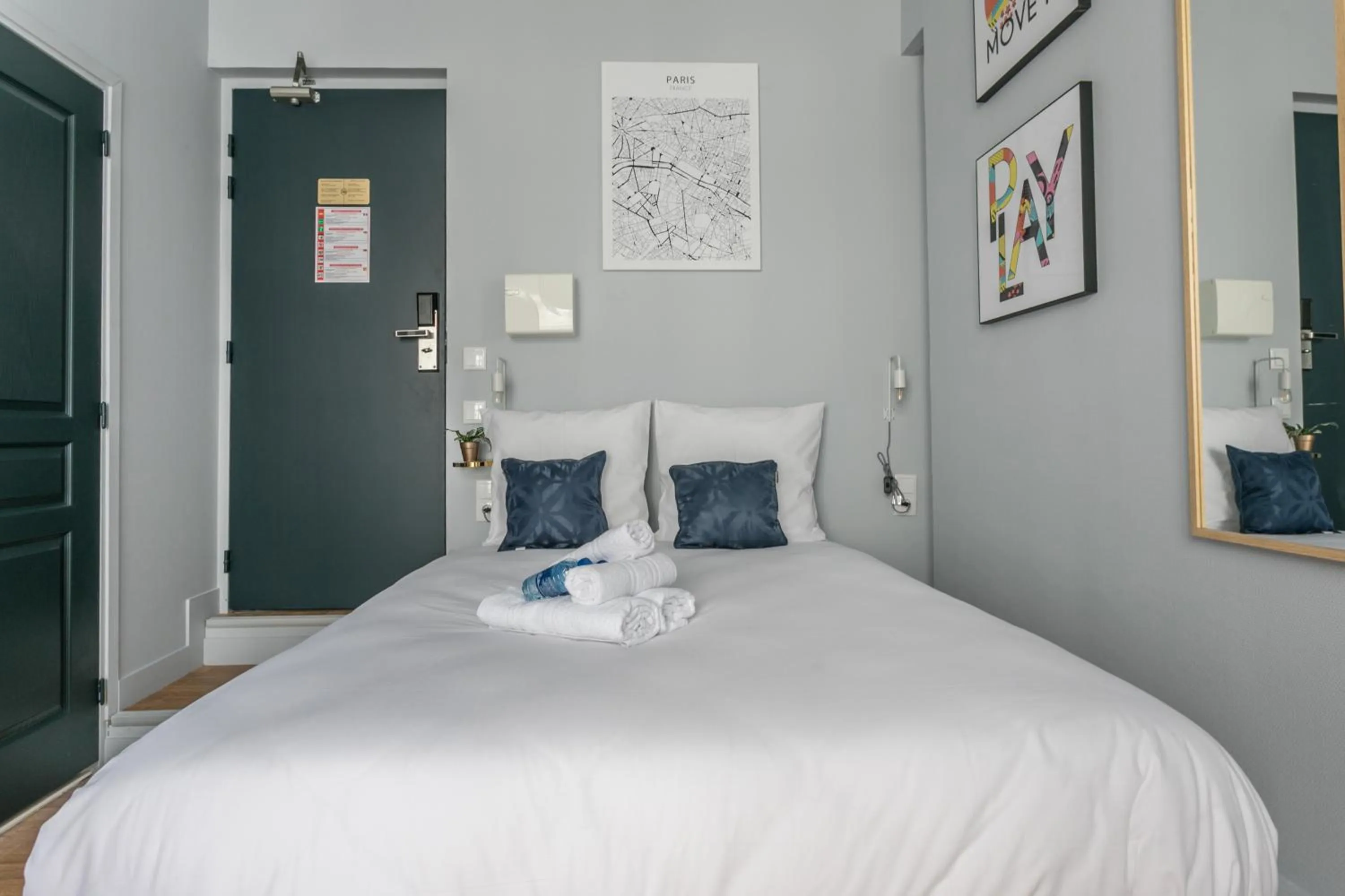 Living room, Bed in WS Saint-Lazare - Opera