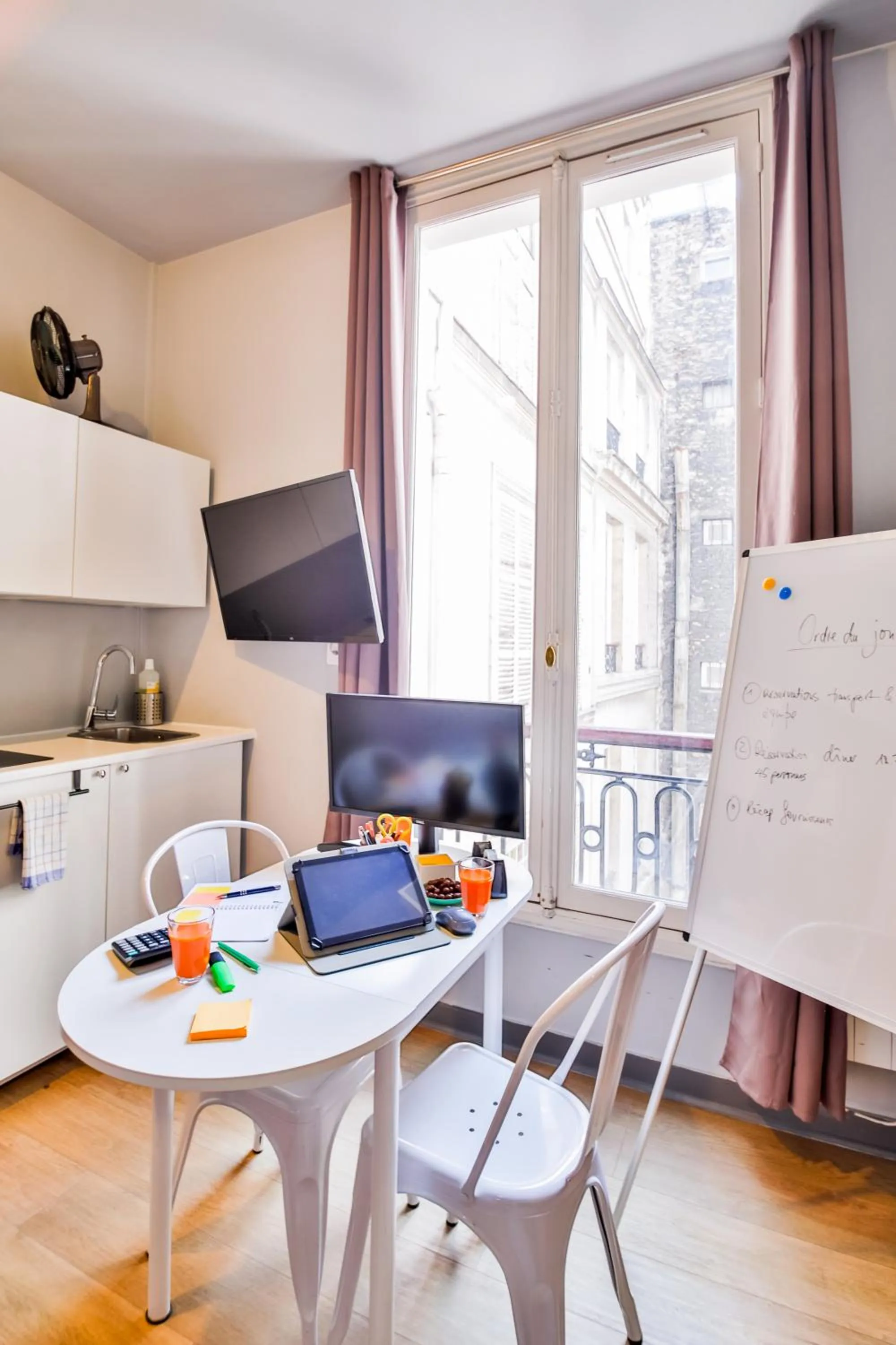 Seating area in WS Saint-Lazare - Opera