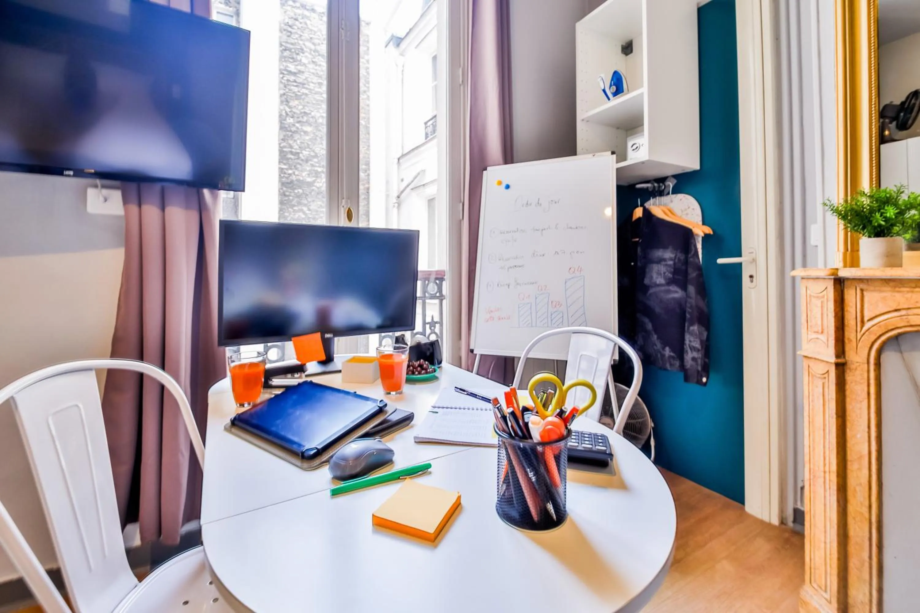 Seating area in WS Saint-Lazare - Opera