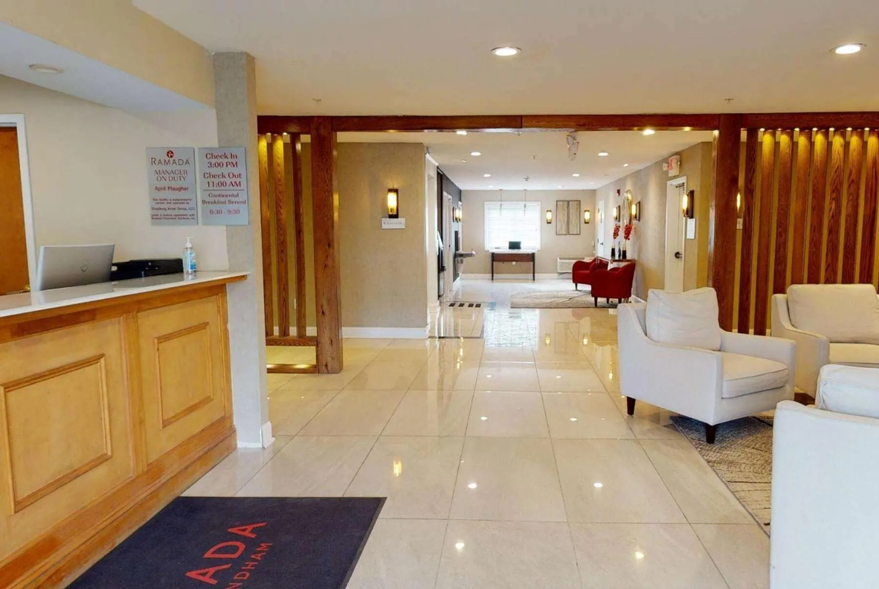 Lobby or reception in Ramada by Wyndham Strasburg - Shenandoah Valley