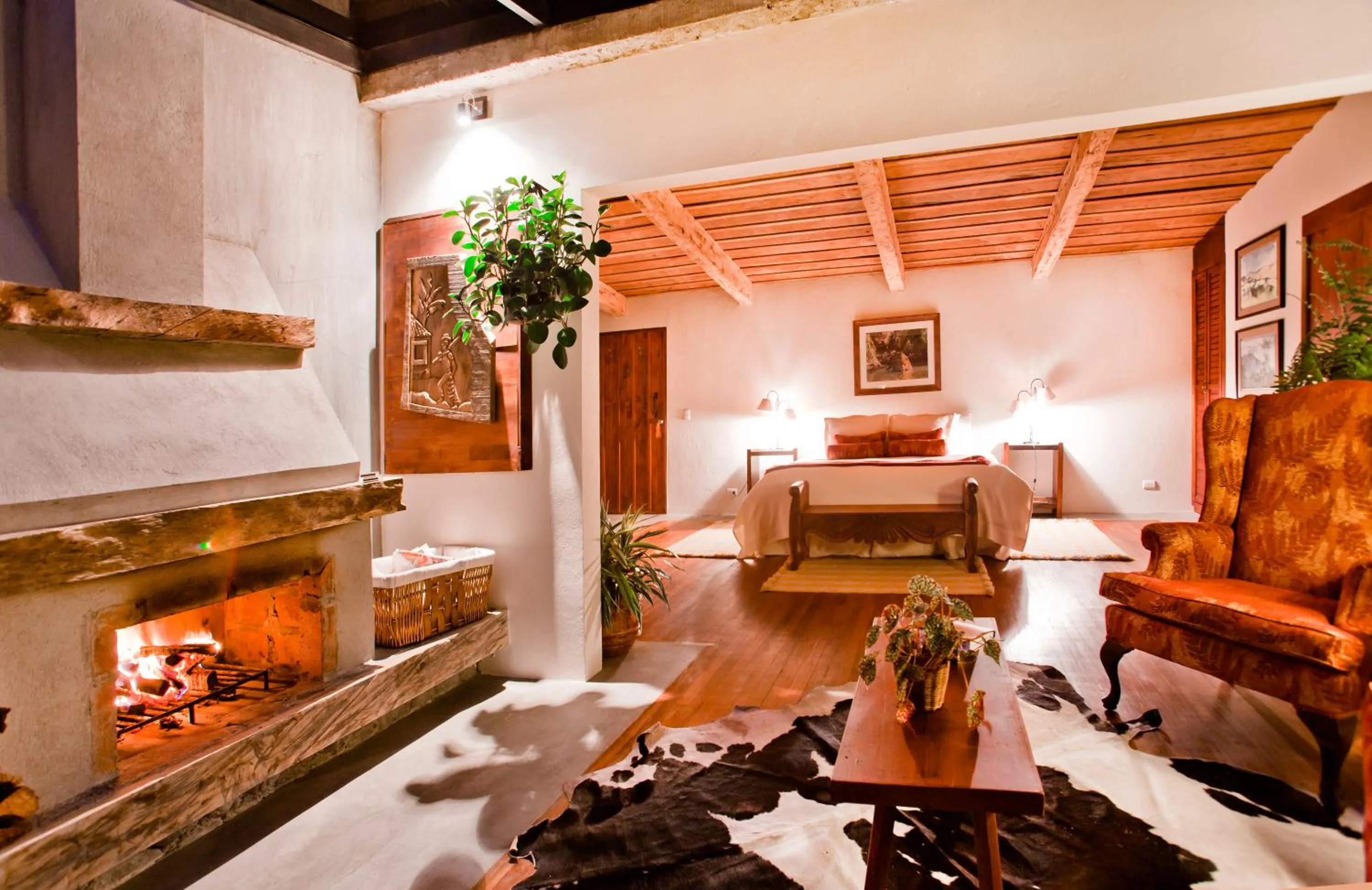 Photo of the whole room, Bed in Poas Volcano Lodge