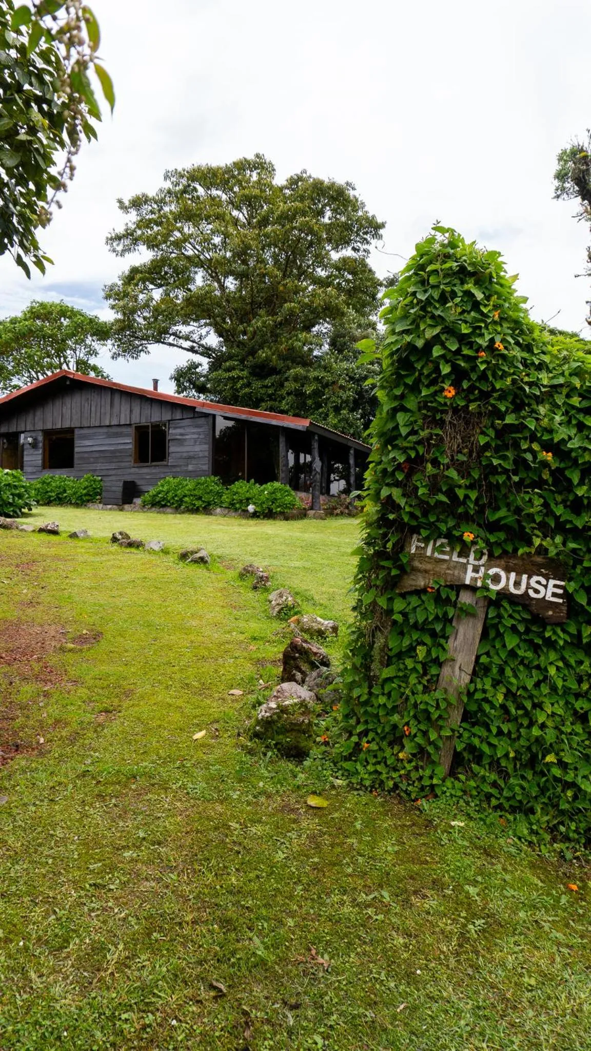 Facade/entrance in Poas Volcano Lodge