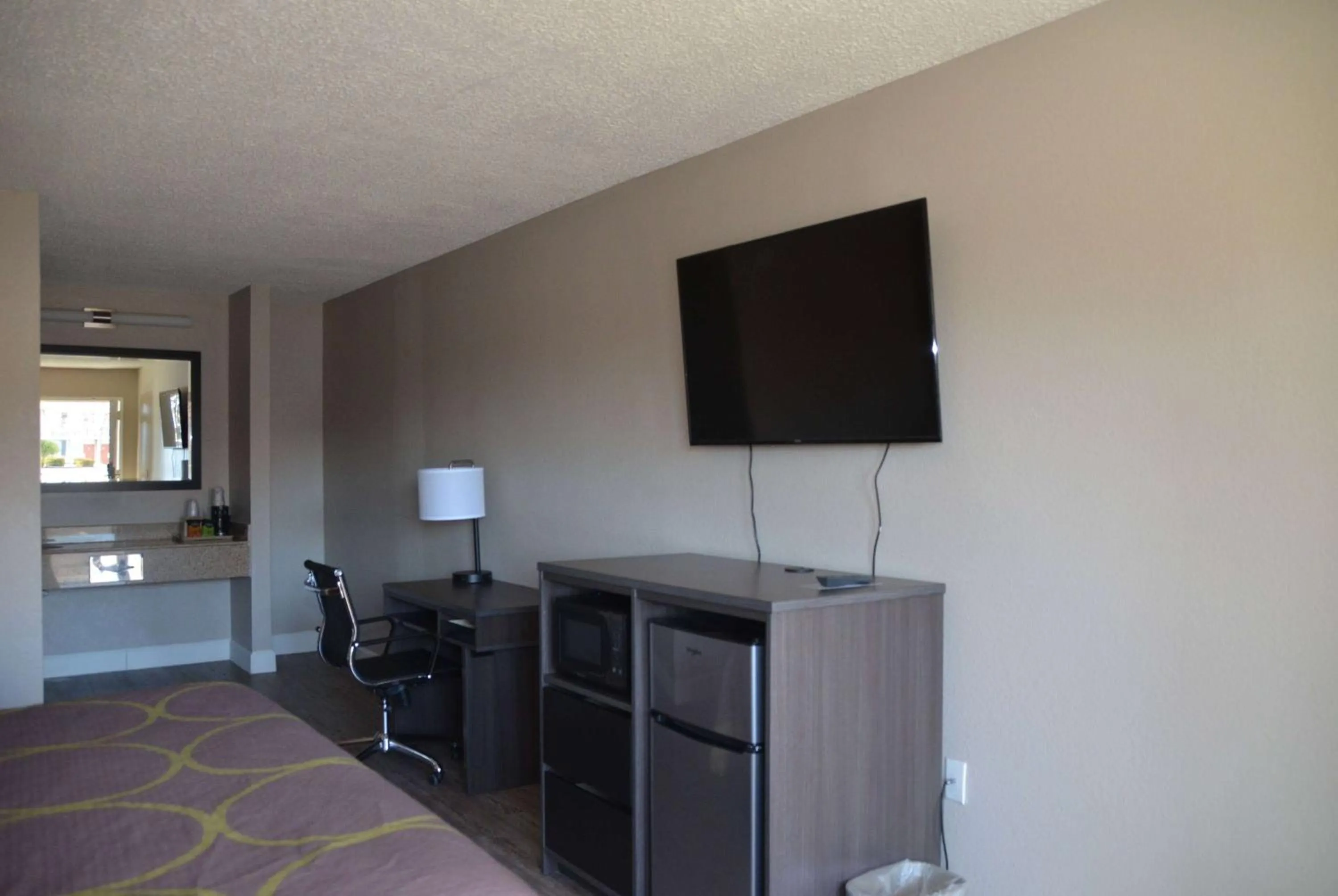 Photo of the whole room in Super 8 by Wyndham Fredericksburg