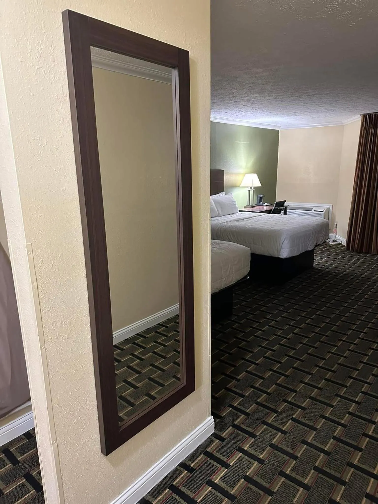 Bed in Quality Inn Harrodsburg