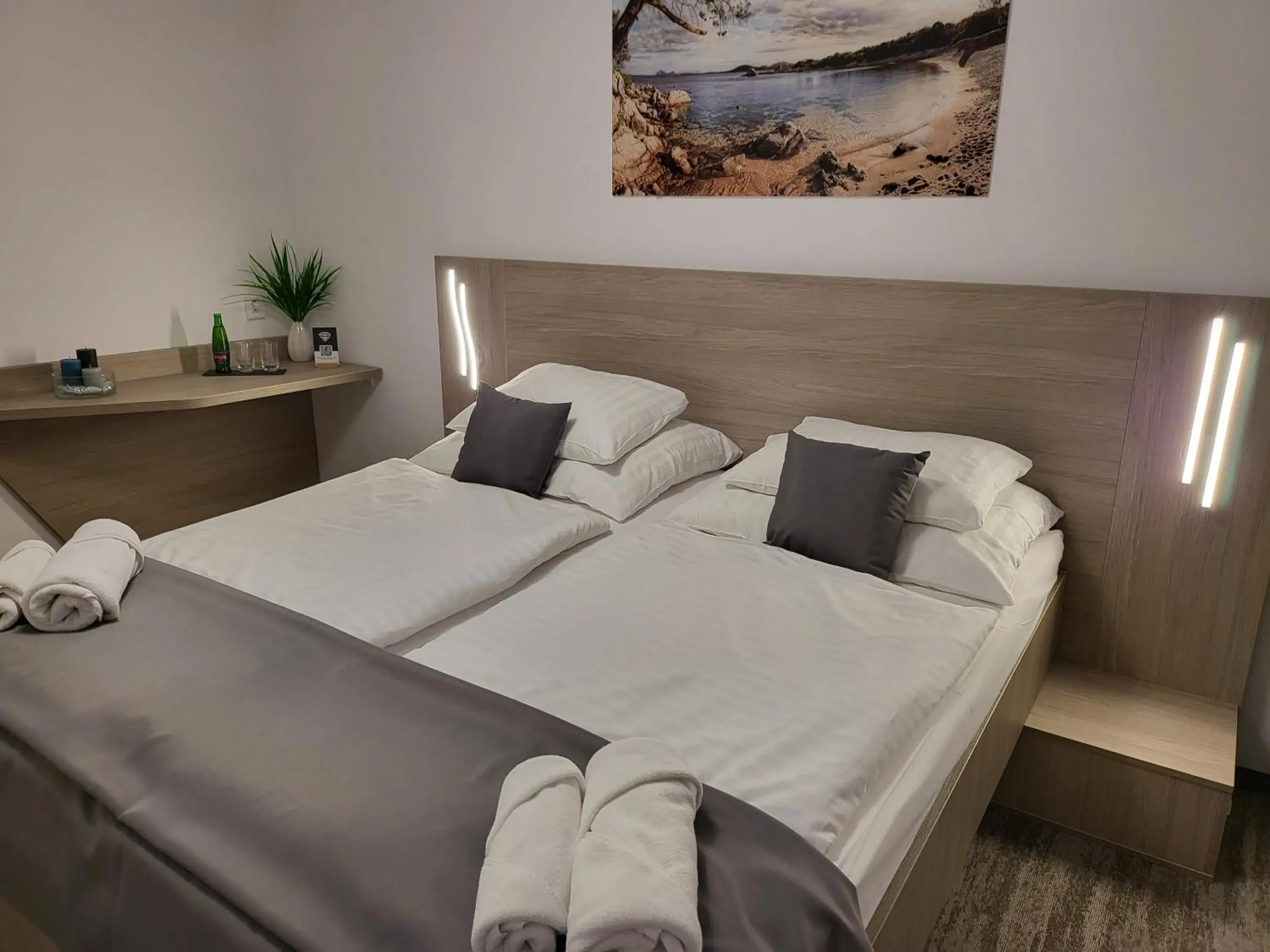 Deluxe Queen Suite - single occupancy in Hotel Crystal Deluxe Queen Suite - single occupancy in Hotel Crystal