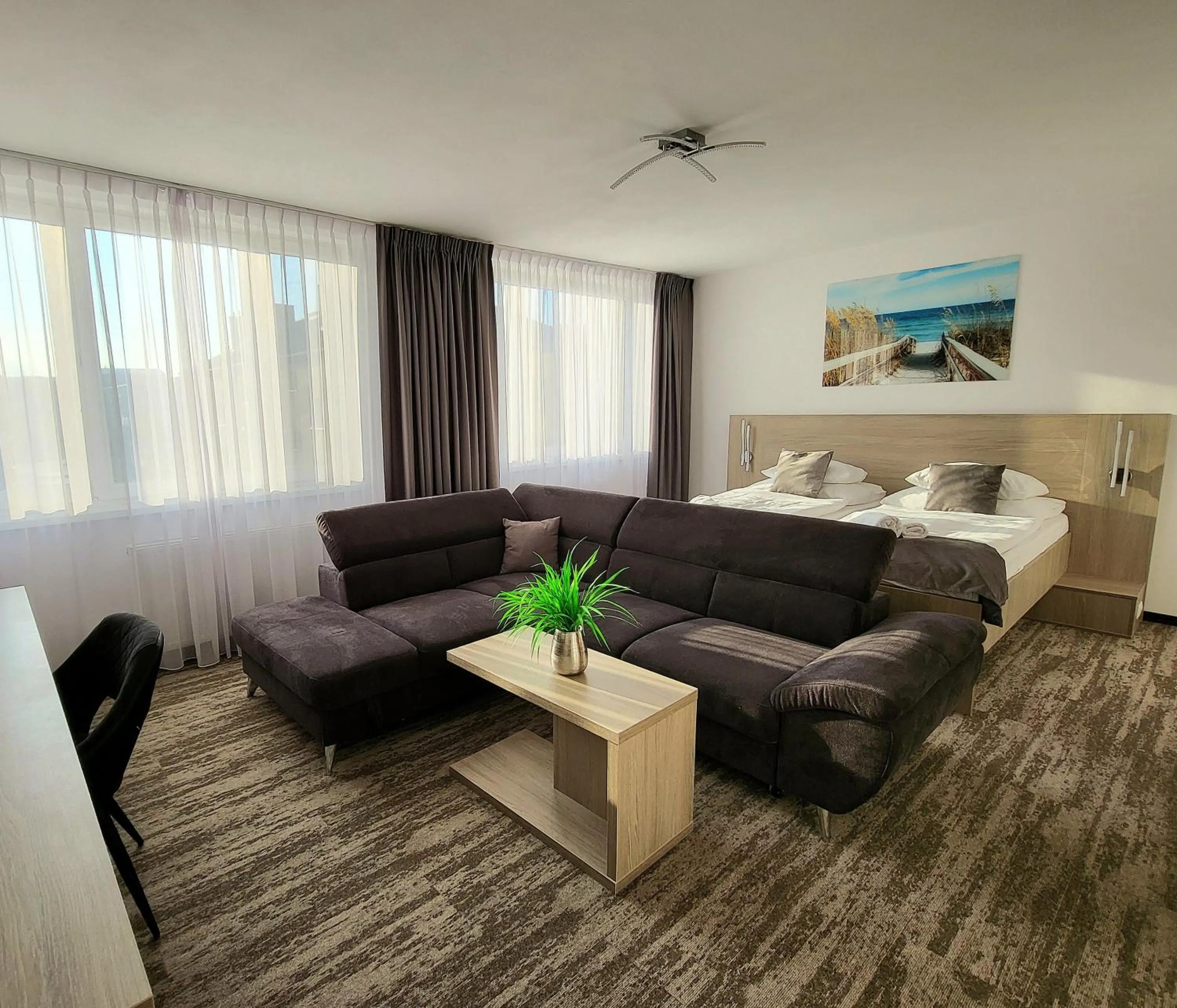 Bedroom, Bed in Hotel Crystal