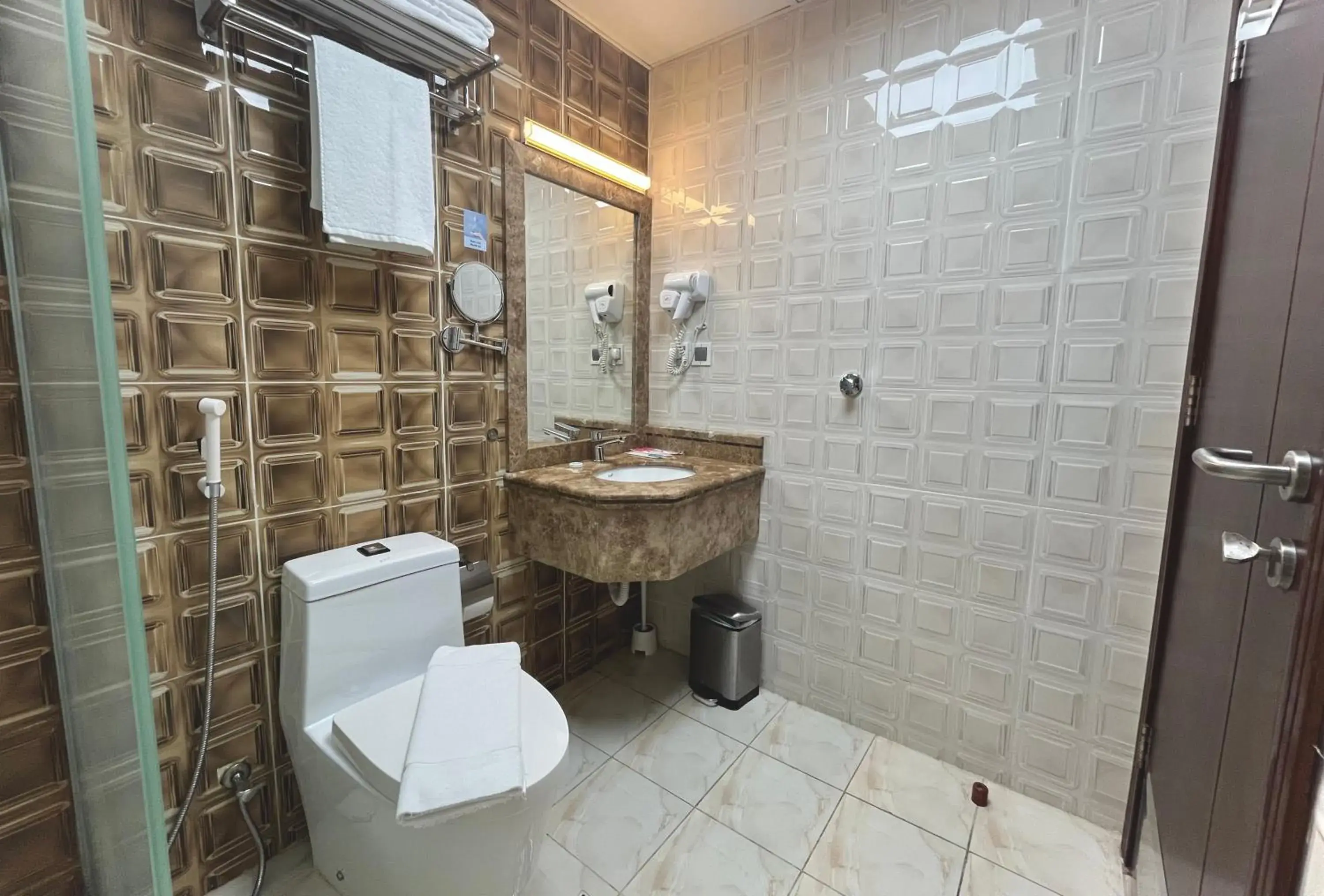 Deluxe Twin Room in Taj Al Worood Deluxe Twin Room in Taj Al Worood