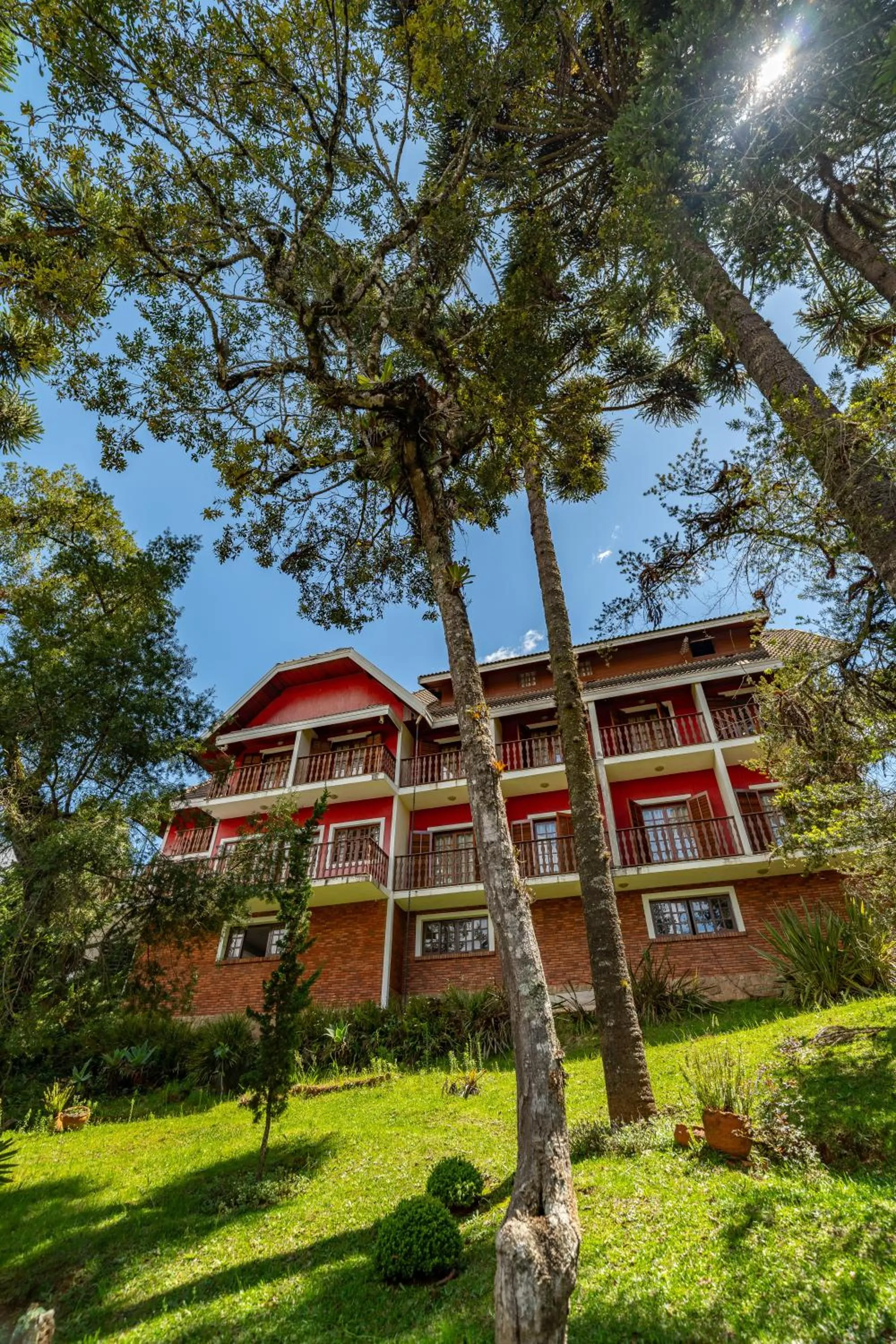 Garden in Pousada Serra do Jordão by Concavus