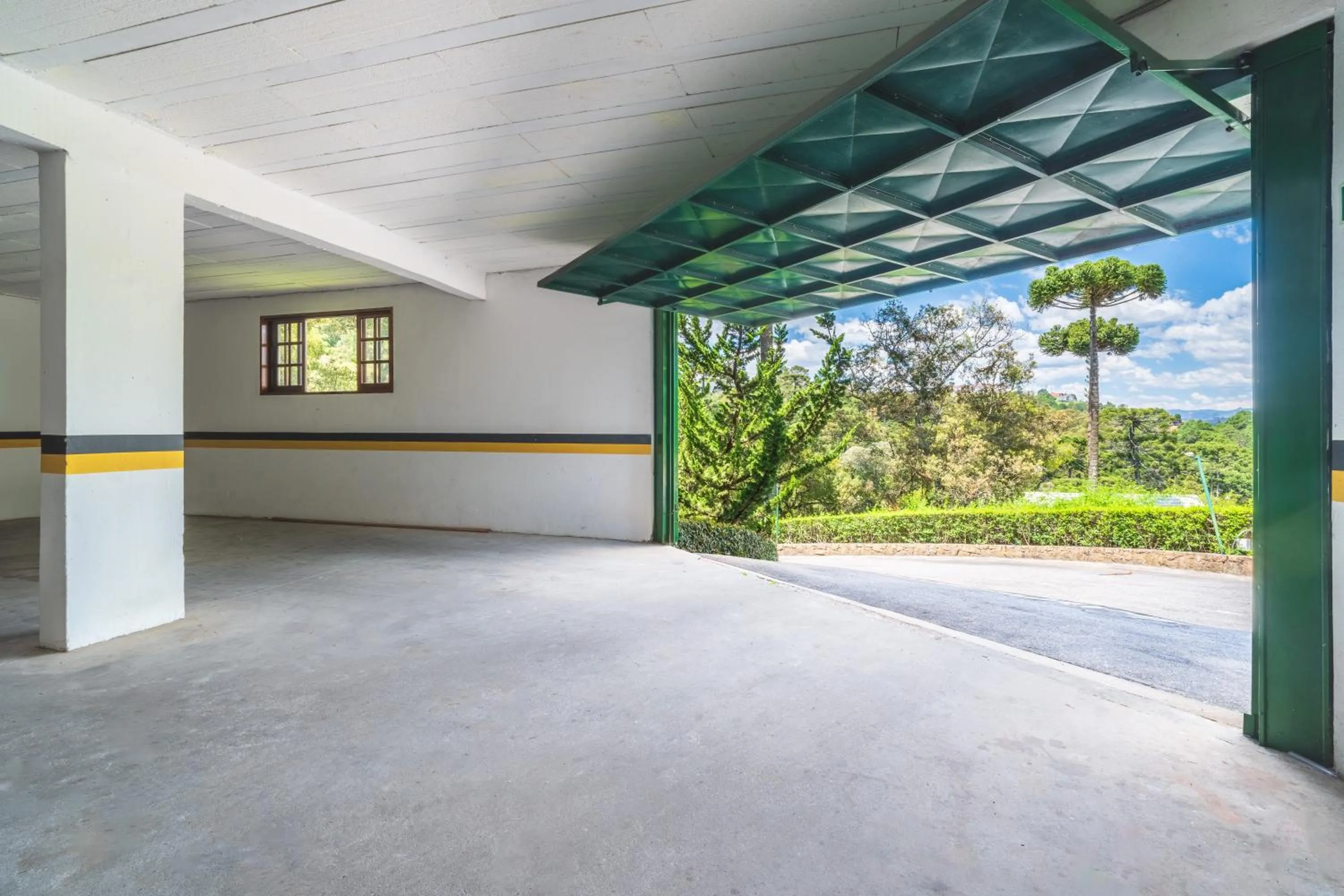 Parking in Pousada Serra do Jordão by Concavus