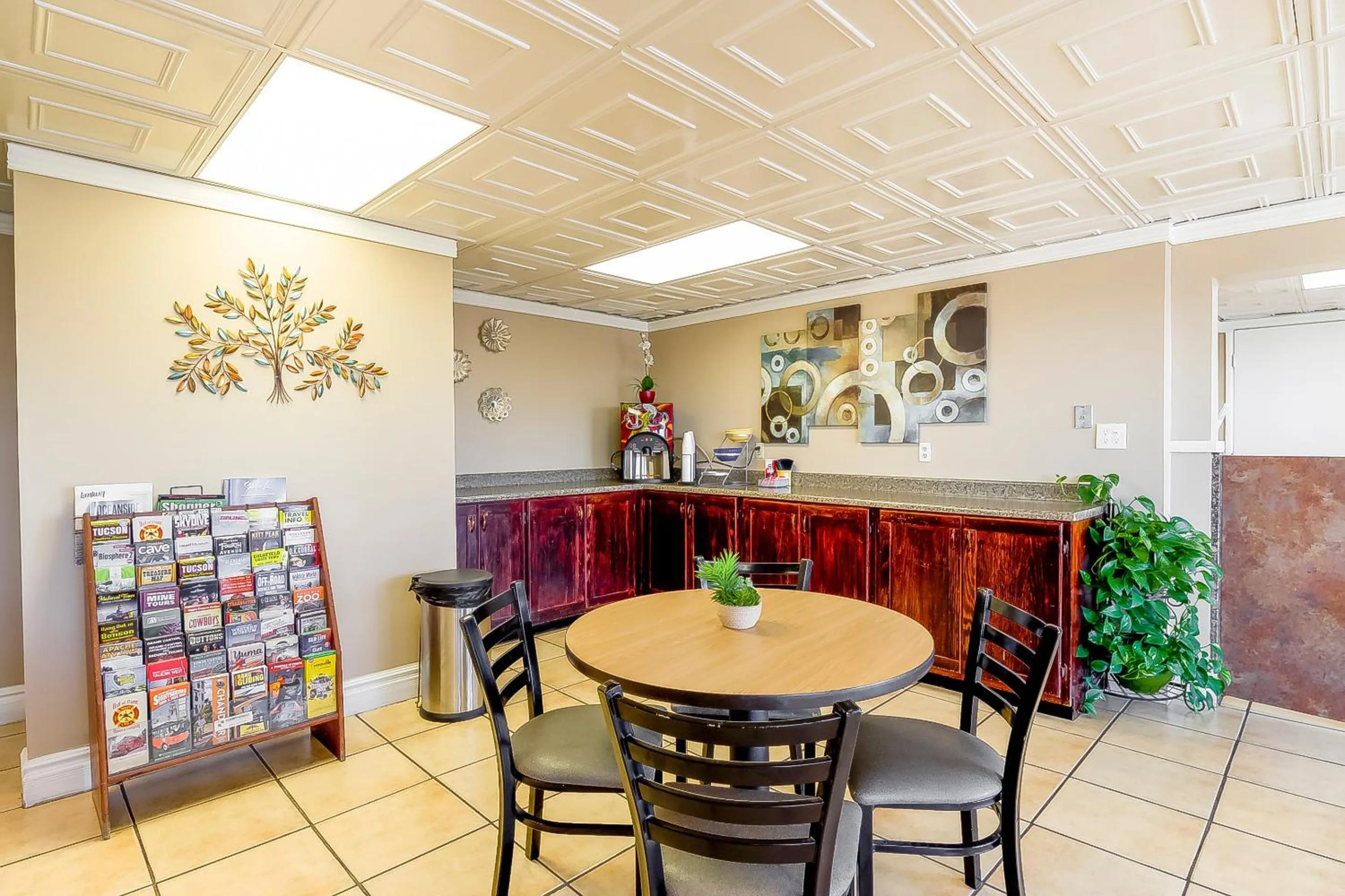 Dining area in OYO Hotel Eloy Casa Grande near I-10