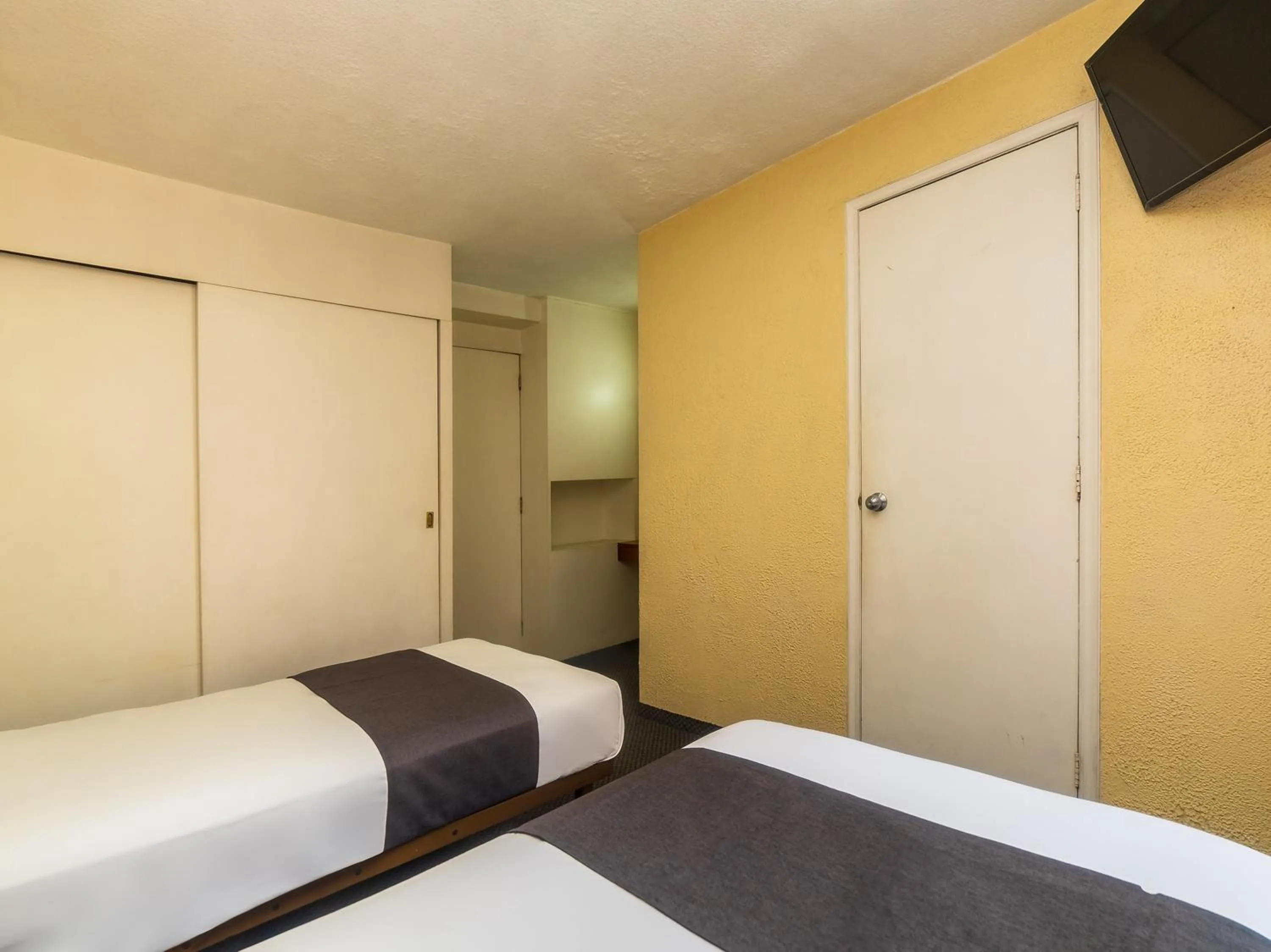 Bedroom, Bed in Capital O Hotel Suites Marne, Mexico City