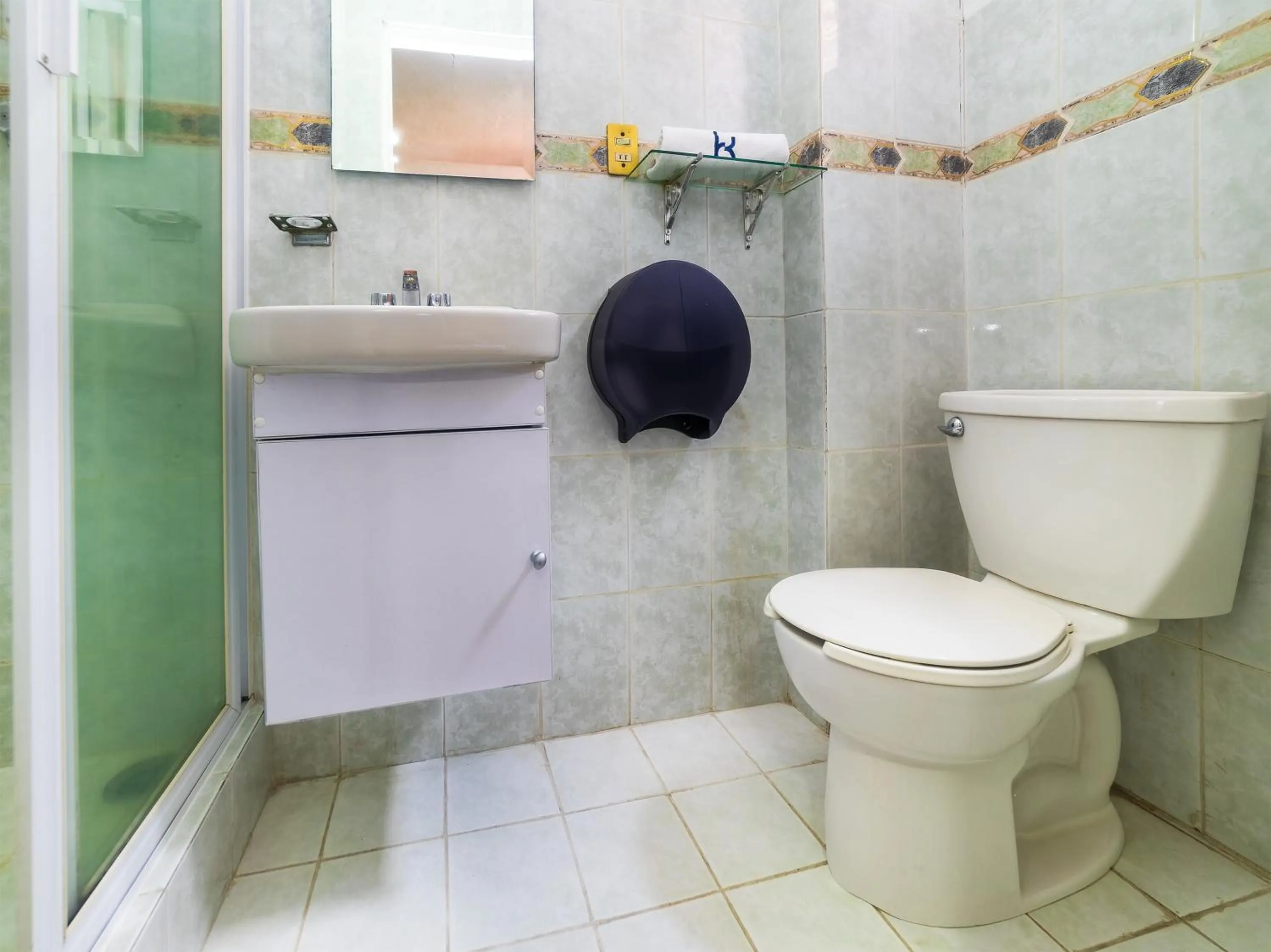 Bathroom in Capital O Hotel Suites Marne, Mexico City