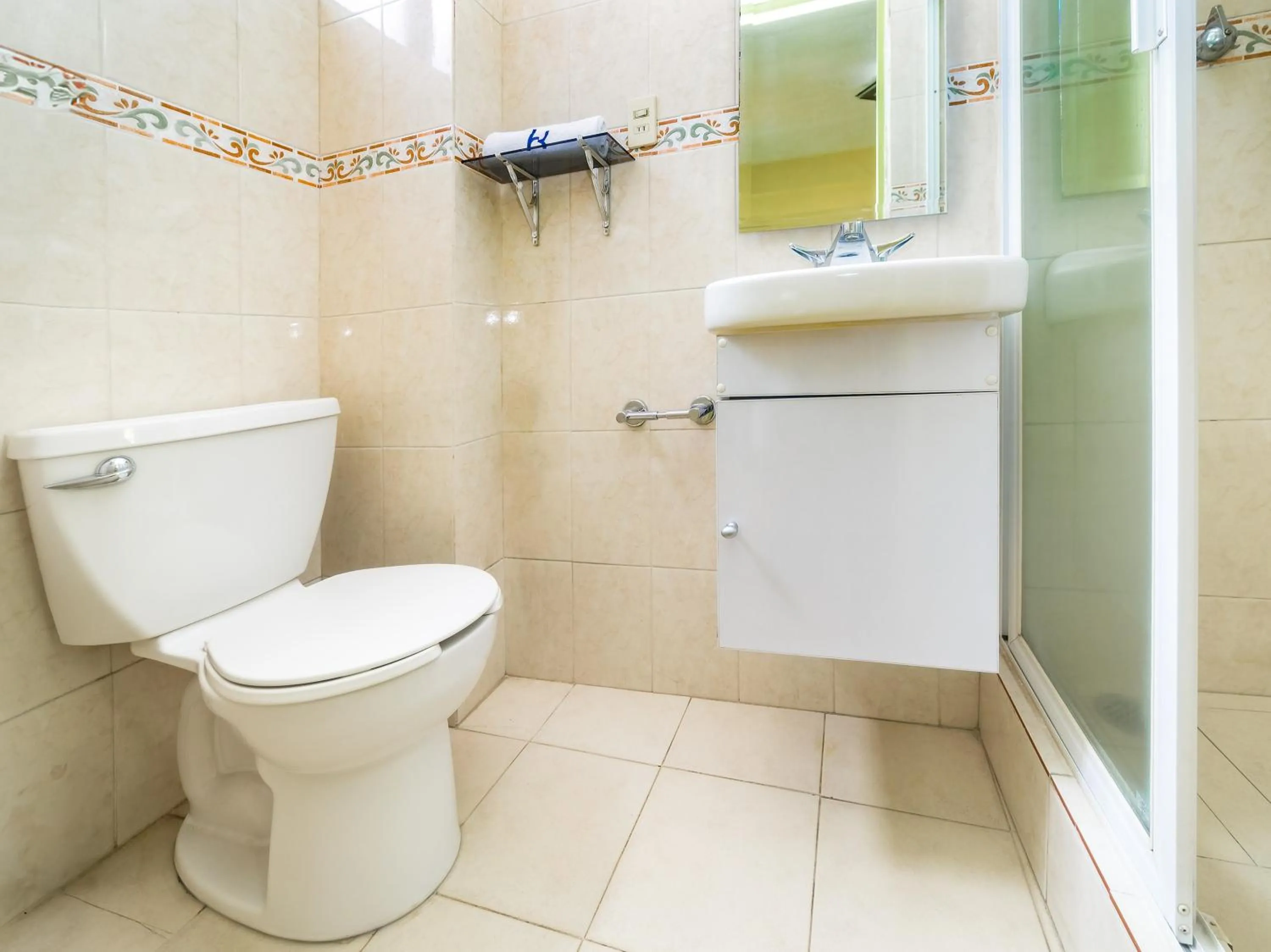 Bathroom in Capital O Hotel Suites Marne, Mexico City