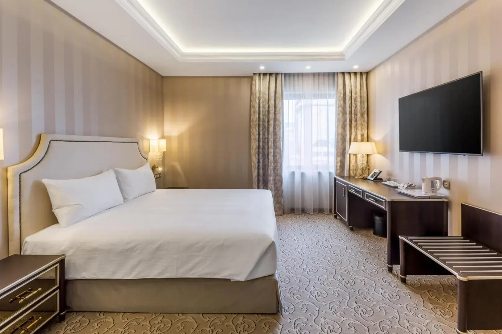 King Room - single occupancy in Hotel Prahova Plaza King Room - single occupancy in Hotel Prahova Plaza