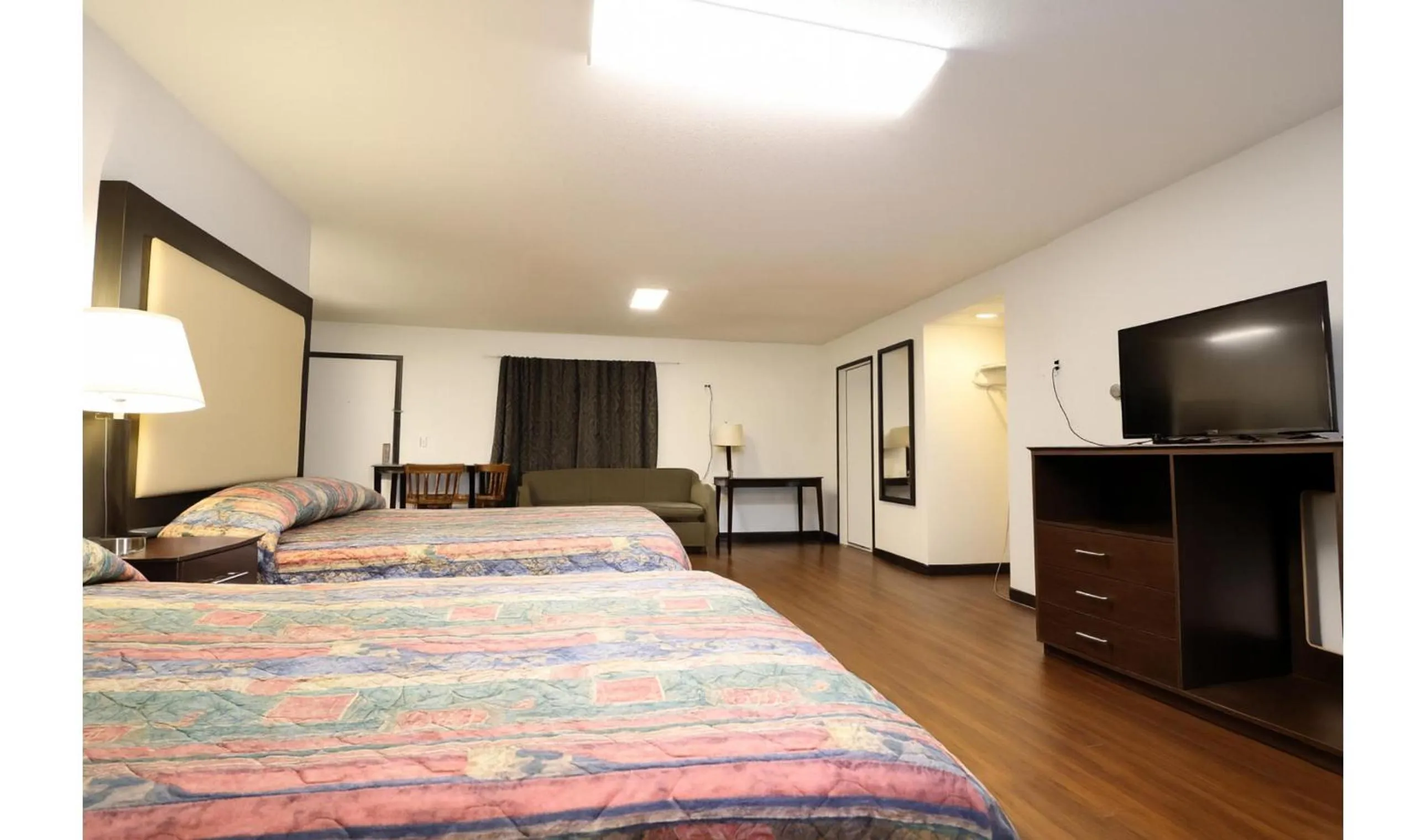 Bedroom, Bed in Hotel O Oskaloosa Near Eddyville