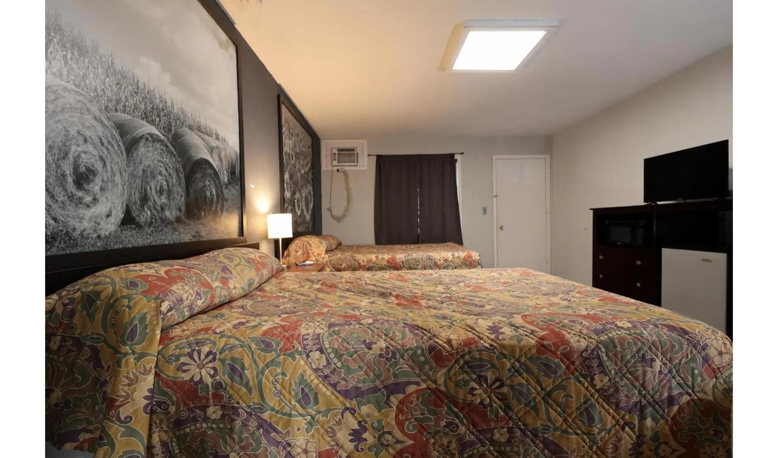 Bedroom, Bed in Hotel O Oskaloosa Near Eddyville