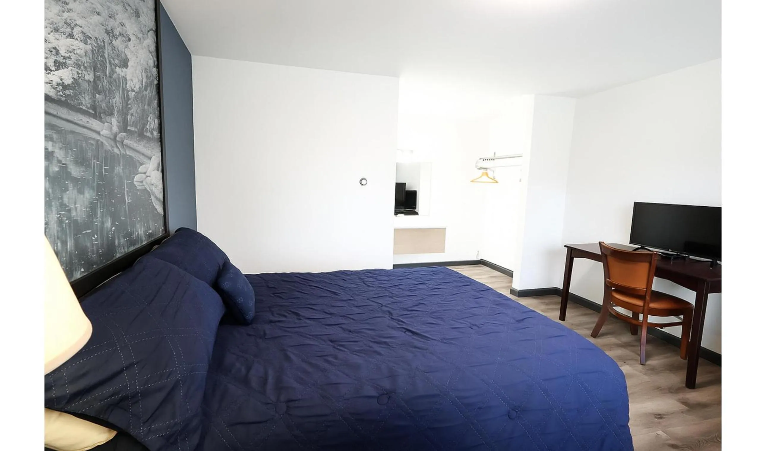 Bedroom, Bed in Hotel O Oskaloosa Near Eddyville