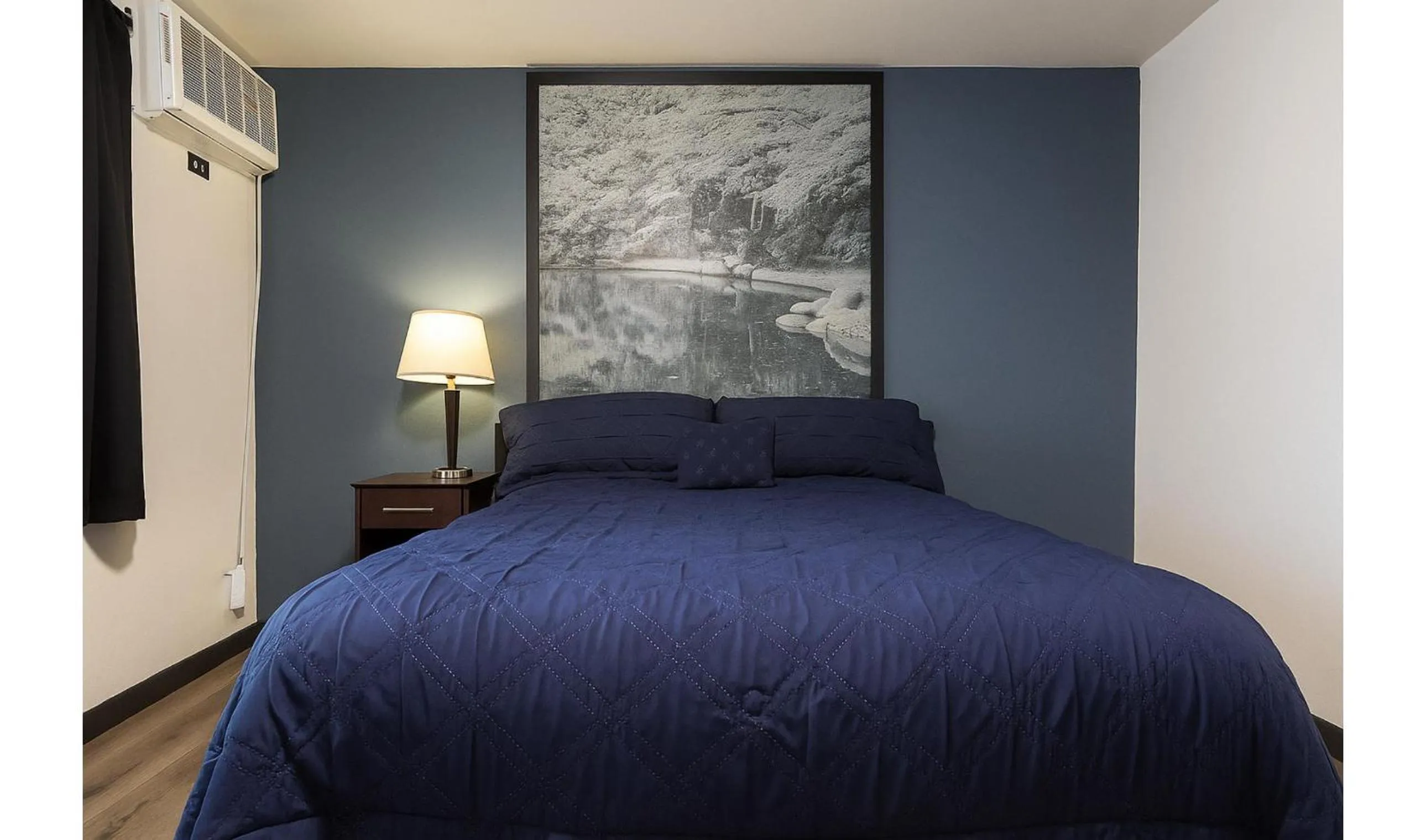 Bedroom, Bed in Hotel O Oskaloosa Near Eddyville