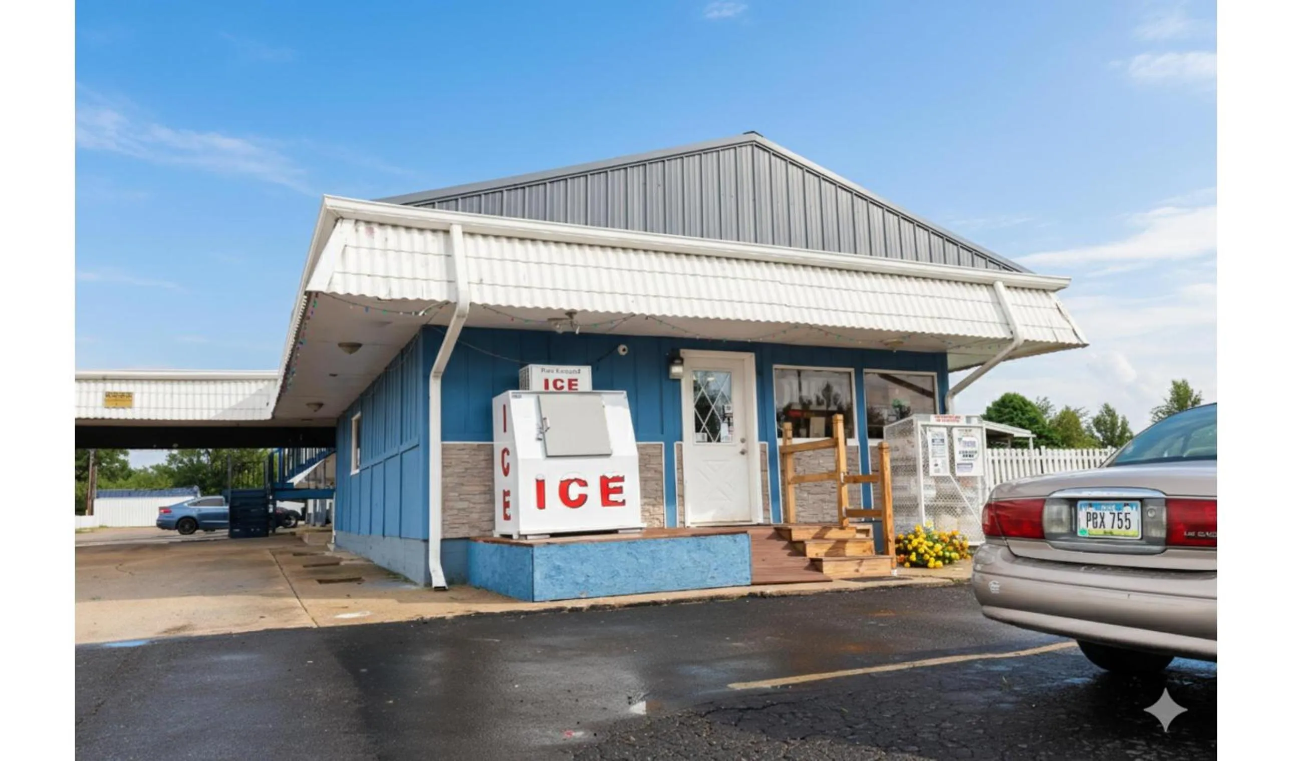Property building in Hotel O Oskaloosa Near Eddyville