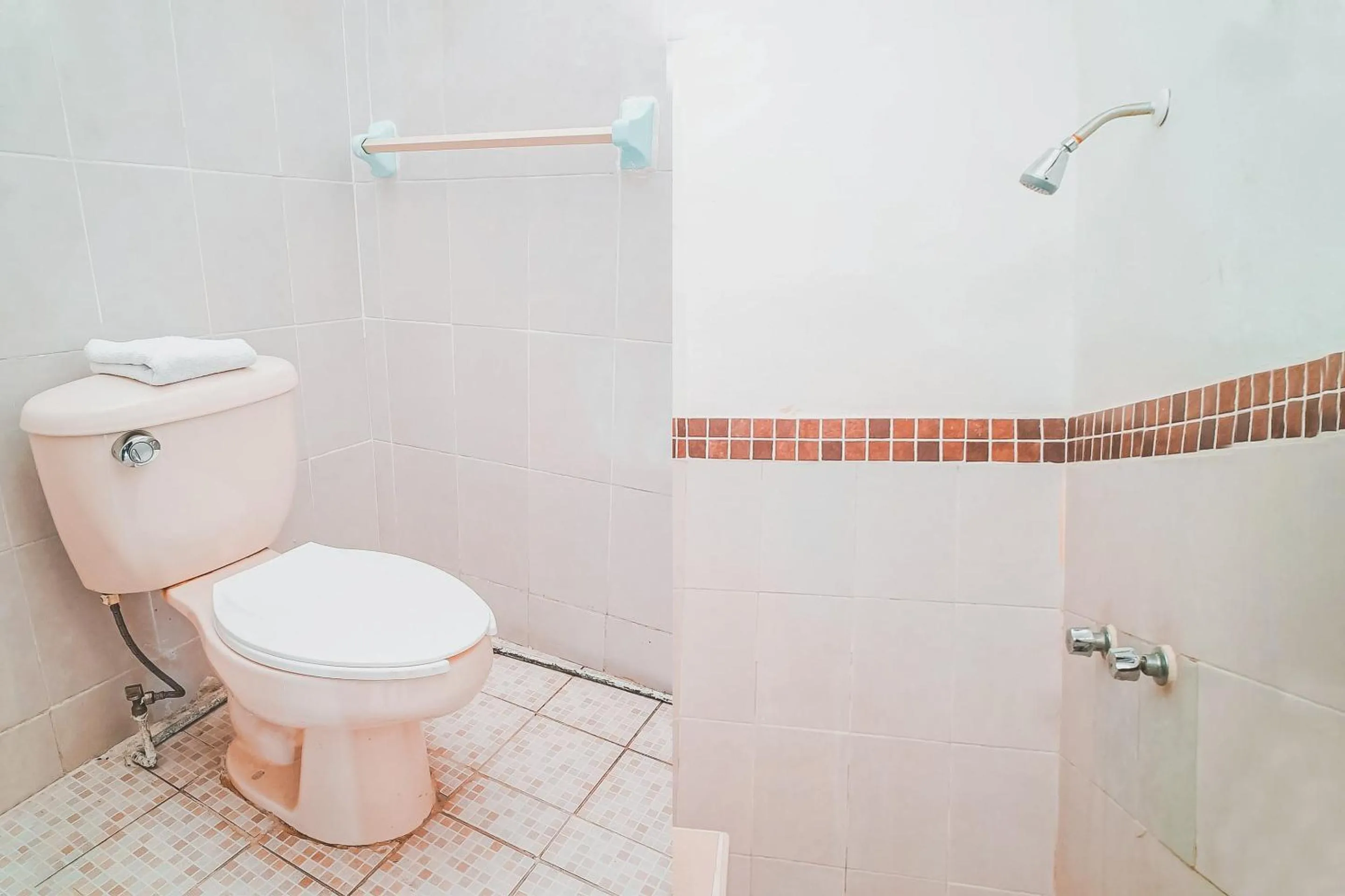 Bathroom in Capital O Los Angeles, Chiapa de Corzo