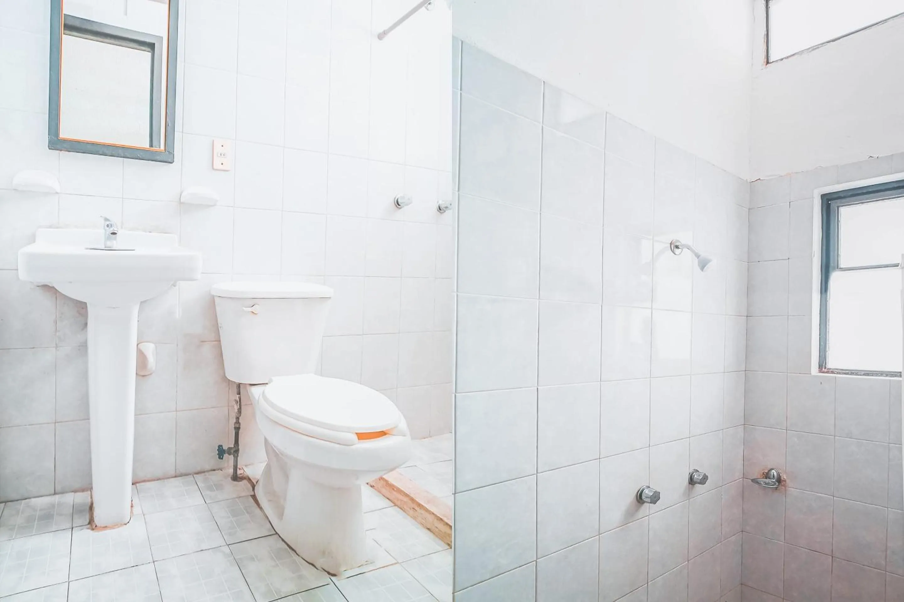 Bathroom in Capital O Los Angeles, Chiapa de Corzo