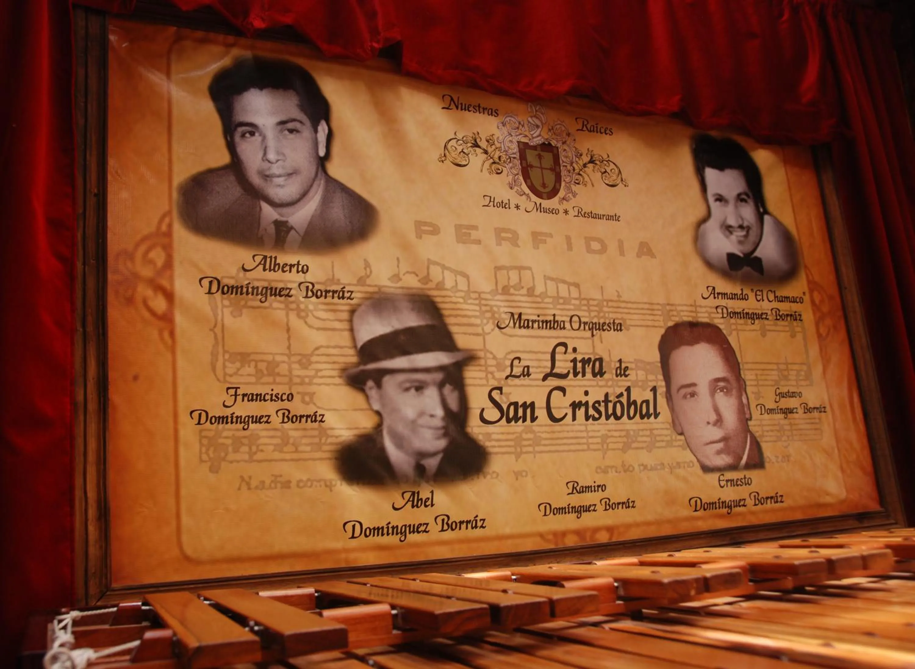 Entertainment in Nuestras Raíces Hotel - Museo - Restaurante