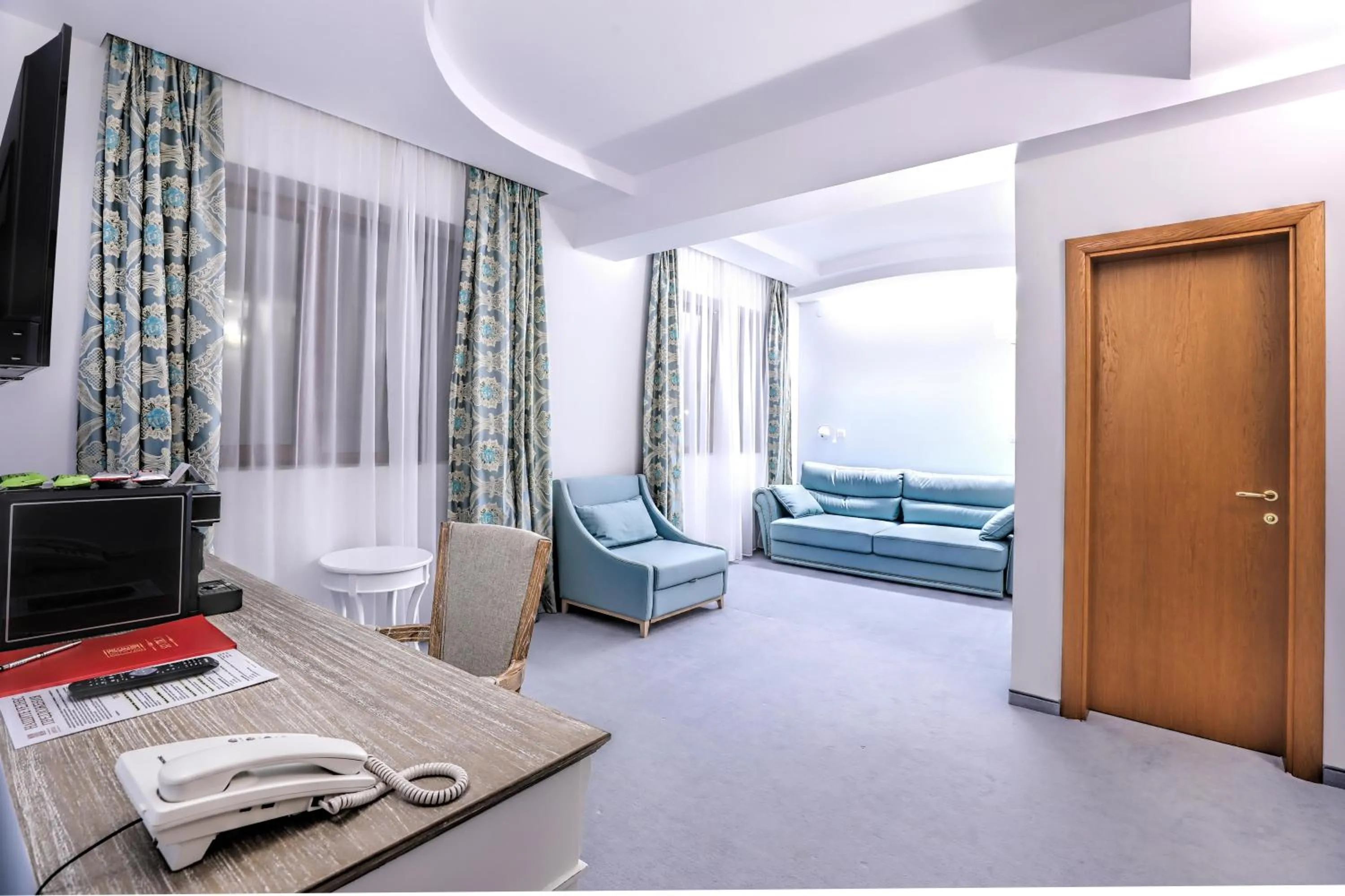 Living room, Bed in Villa Sintica