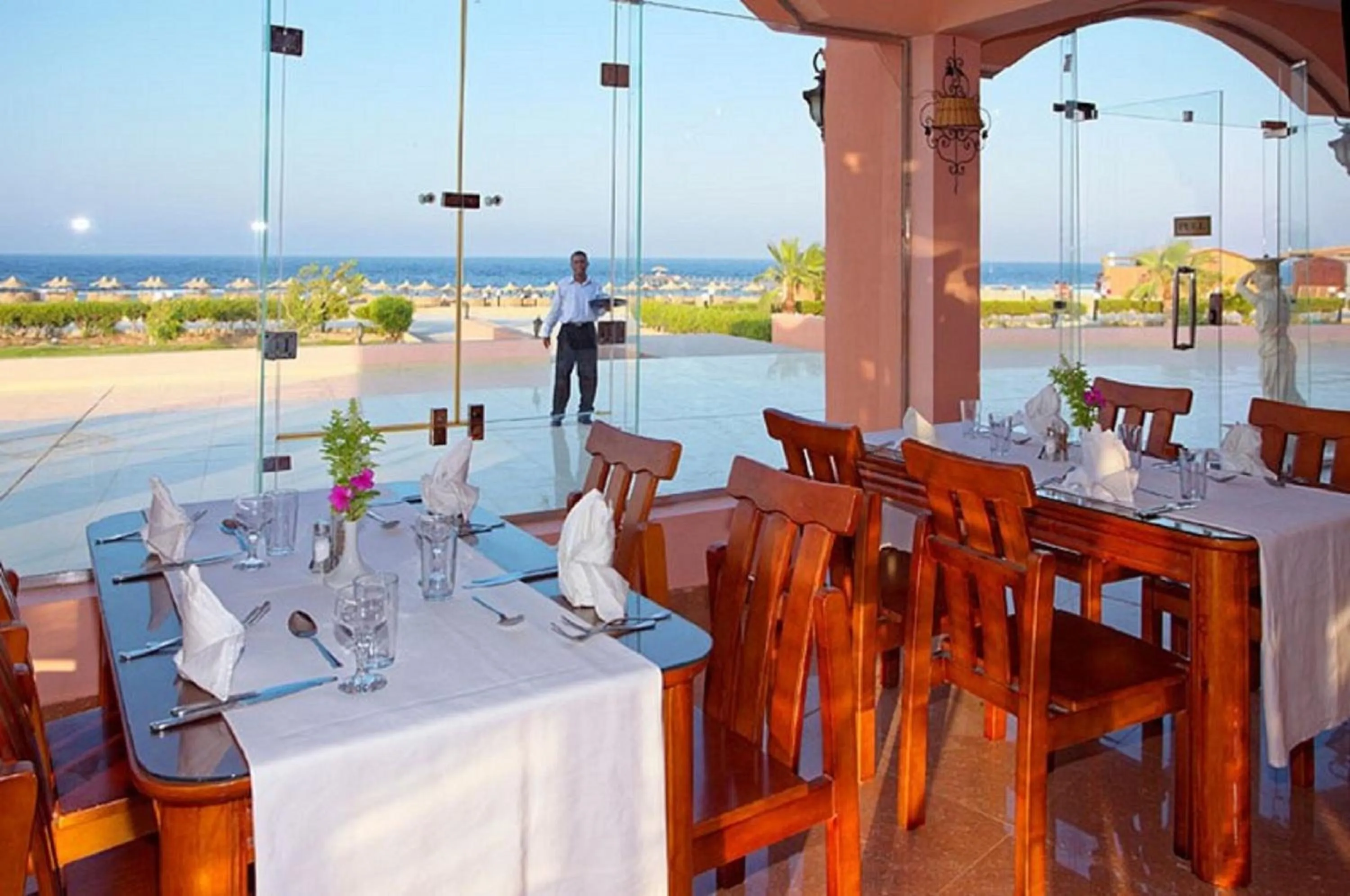 Restaurant/places to eat in Three Corners Happy Life Beach Resort