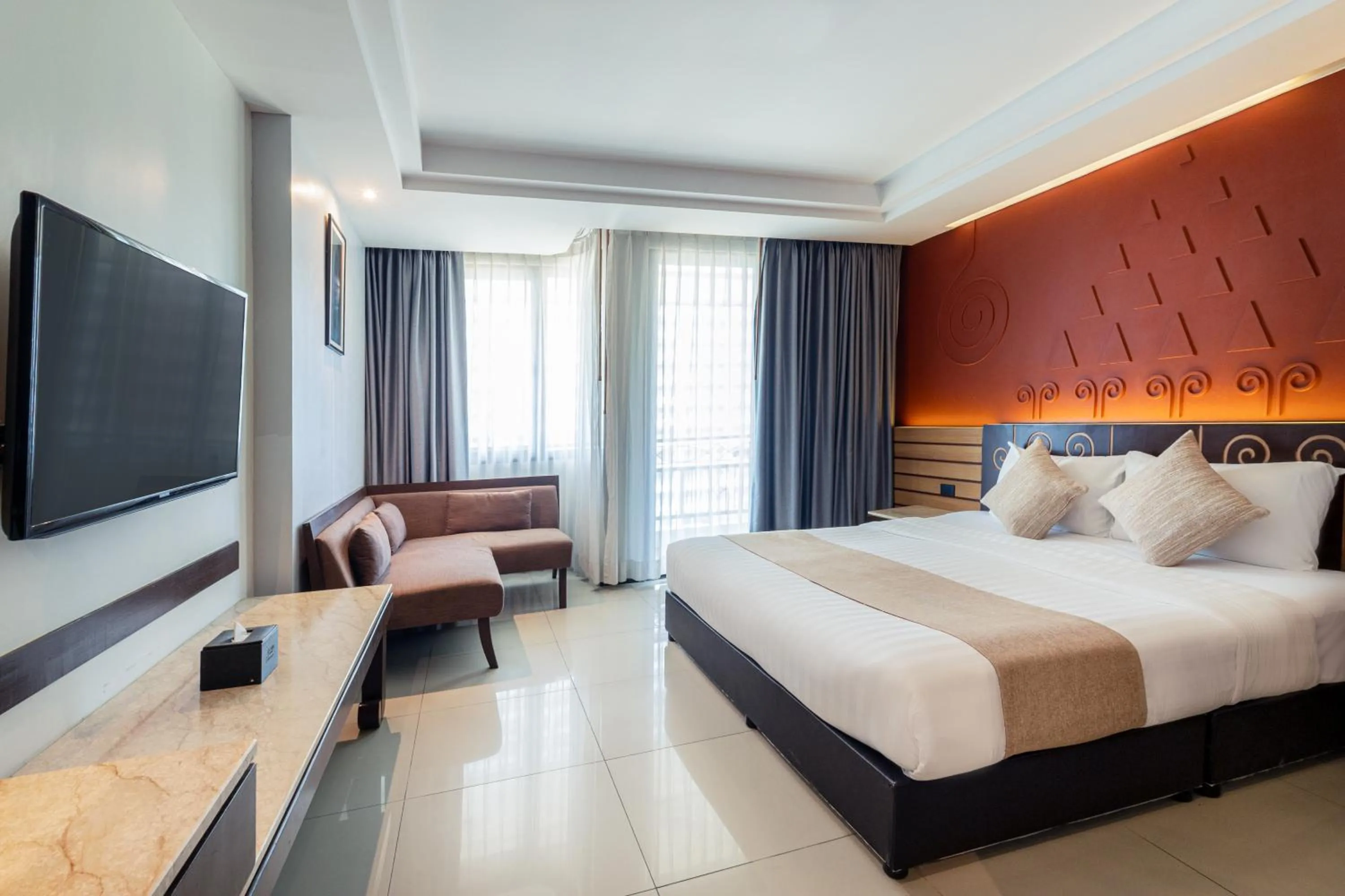Bed in Bay Beach Resort Jomtien