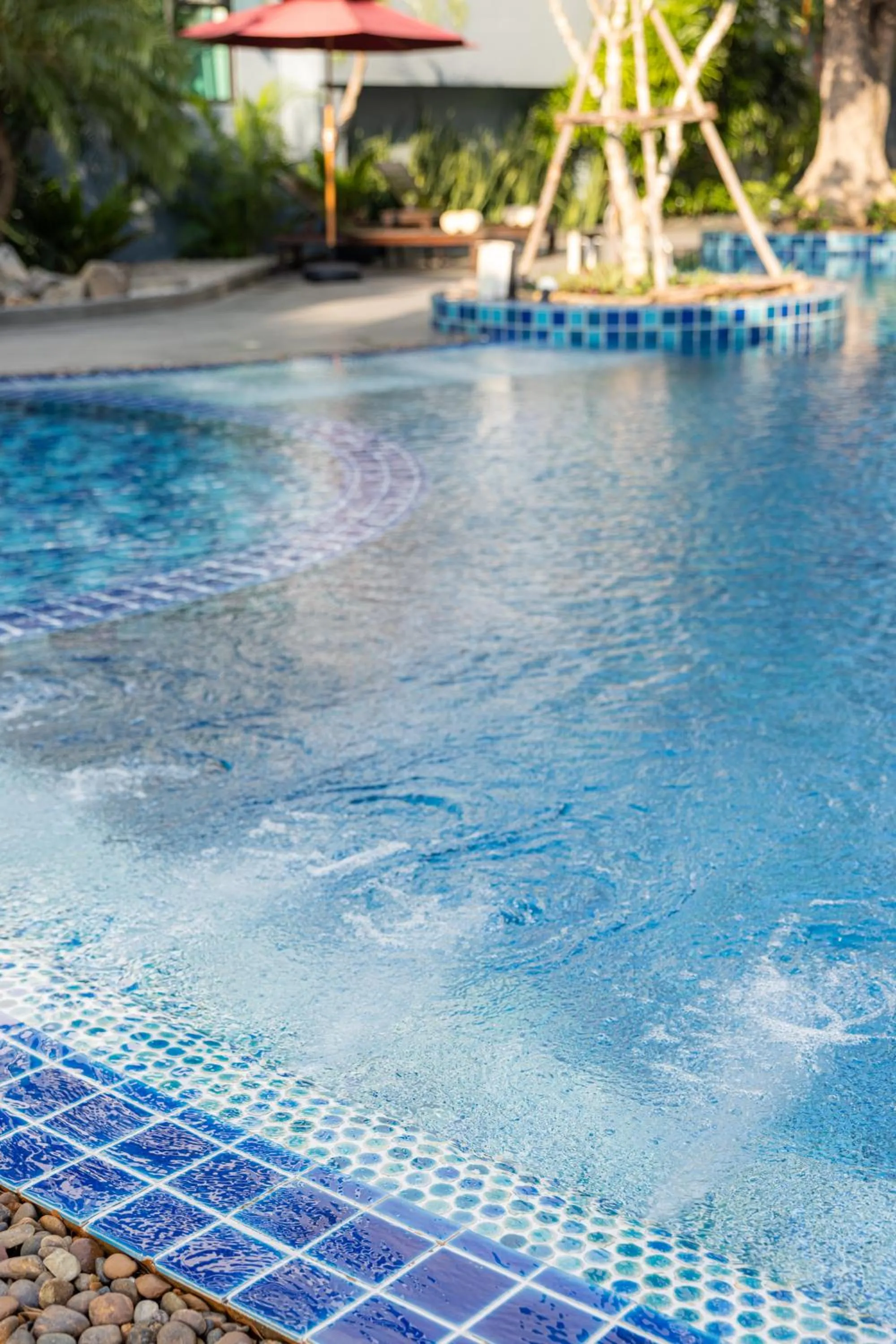 Swimming pool in Bay Beach Resort Jomtien