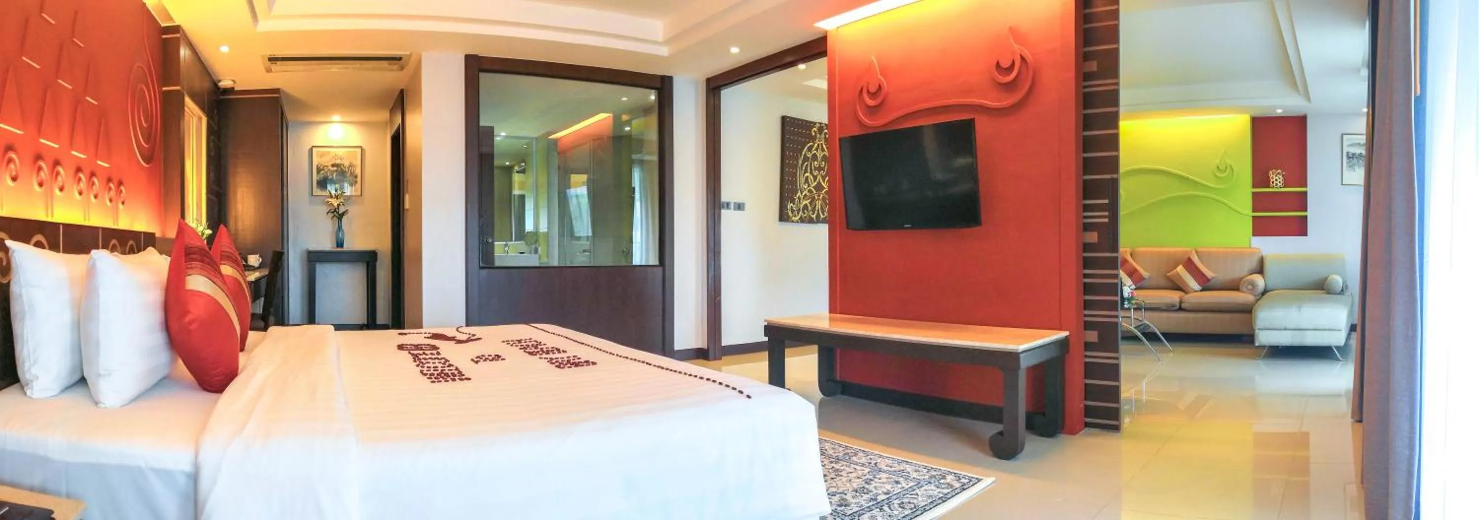 Bedroom, Bed in Bay Beach Resort Jomtien