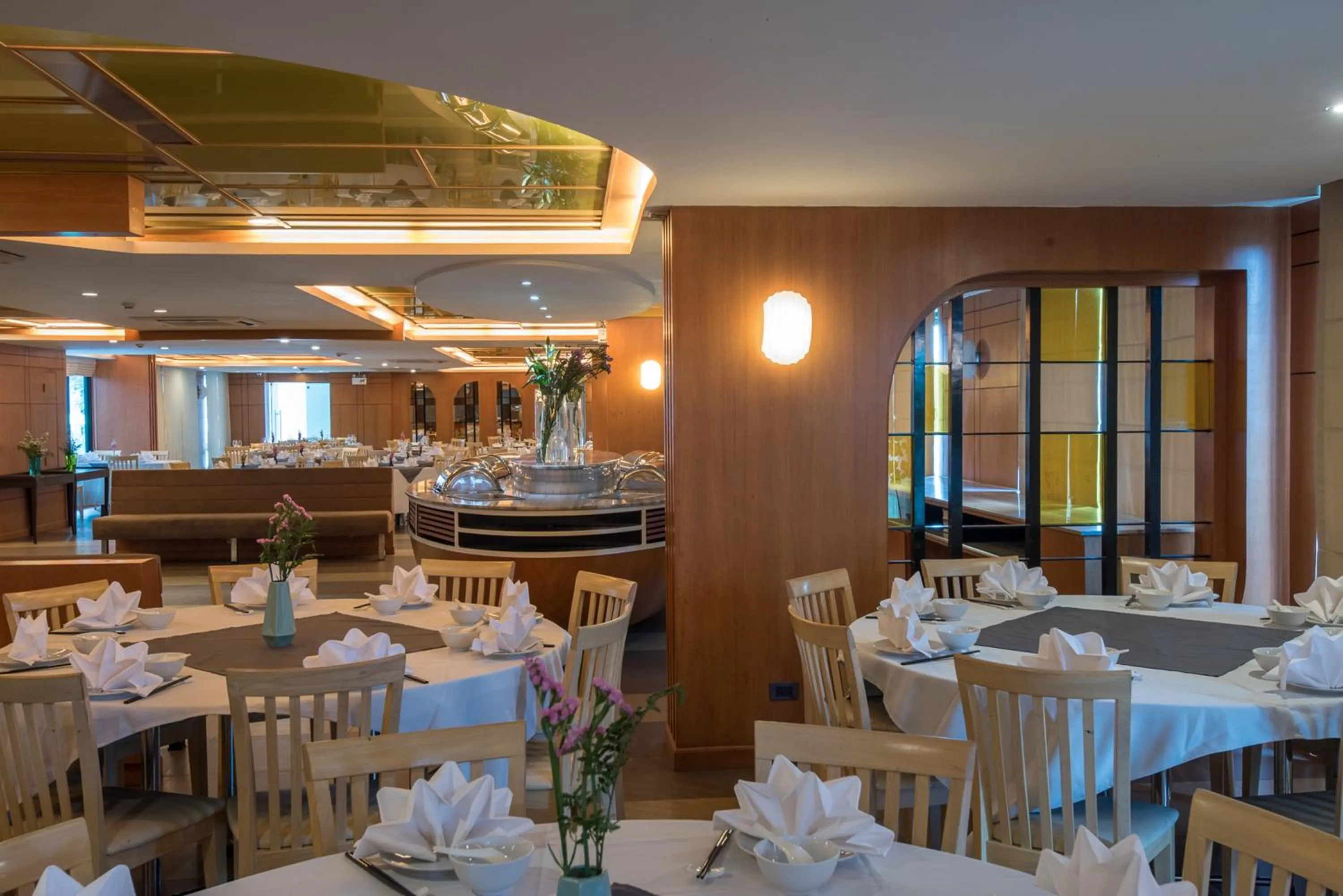 Restaurant/places to eat in Bay Beach Resort Jomtien