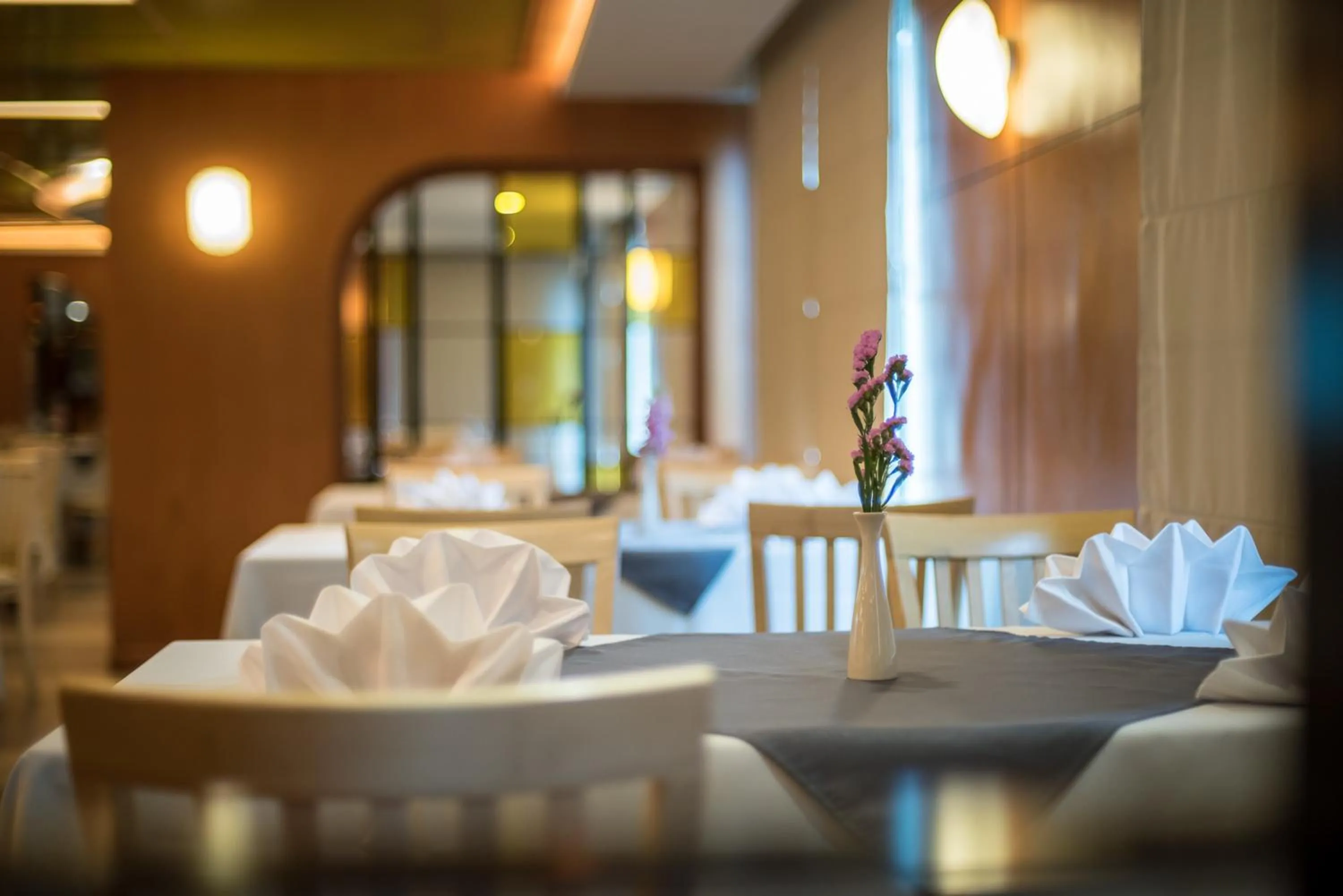 Restaurant/places to eat in Bay Beach Resort Jomtien