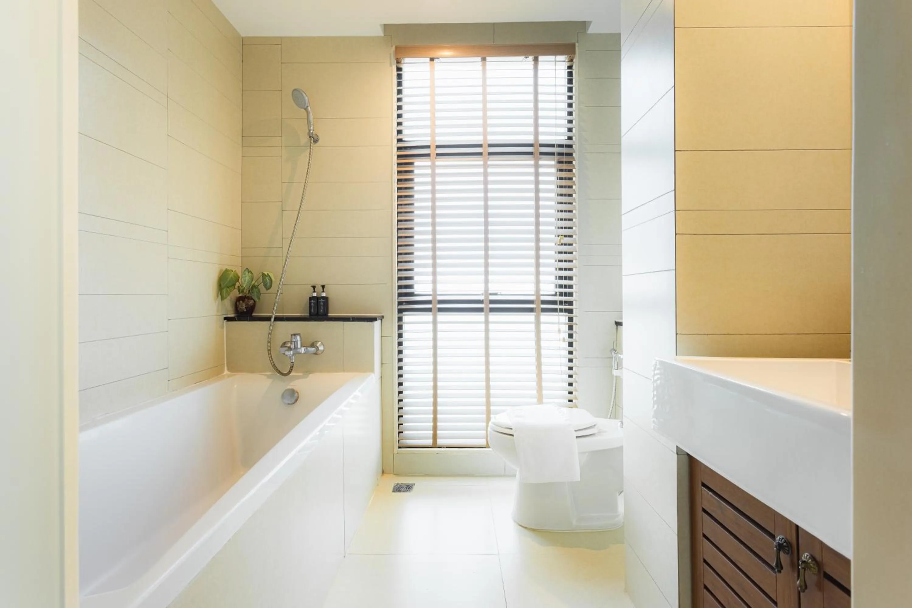 Bathroom in Bay Beach Resort Jomtien