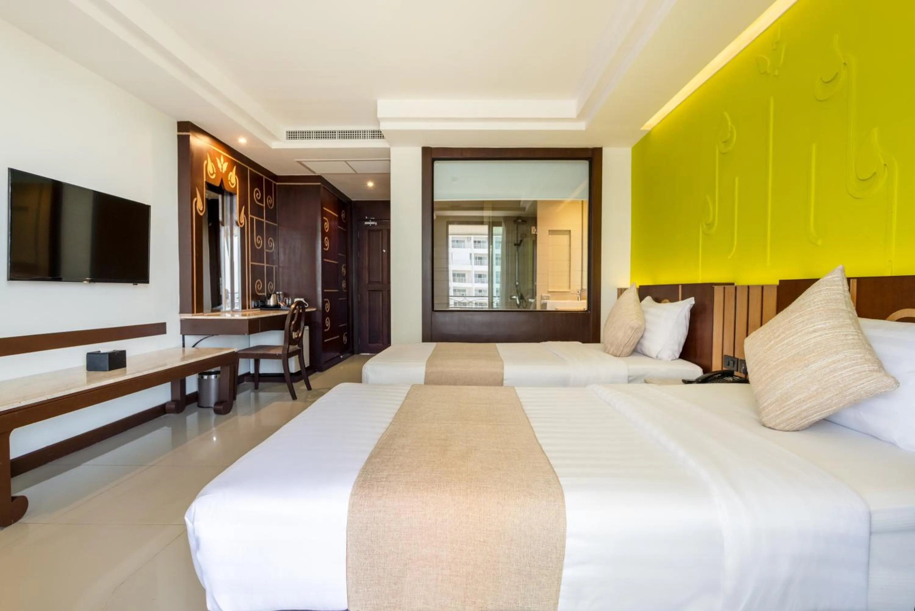 Photo of the whole room, Bed in Bay Beach Resort Jomtien