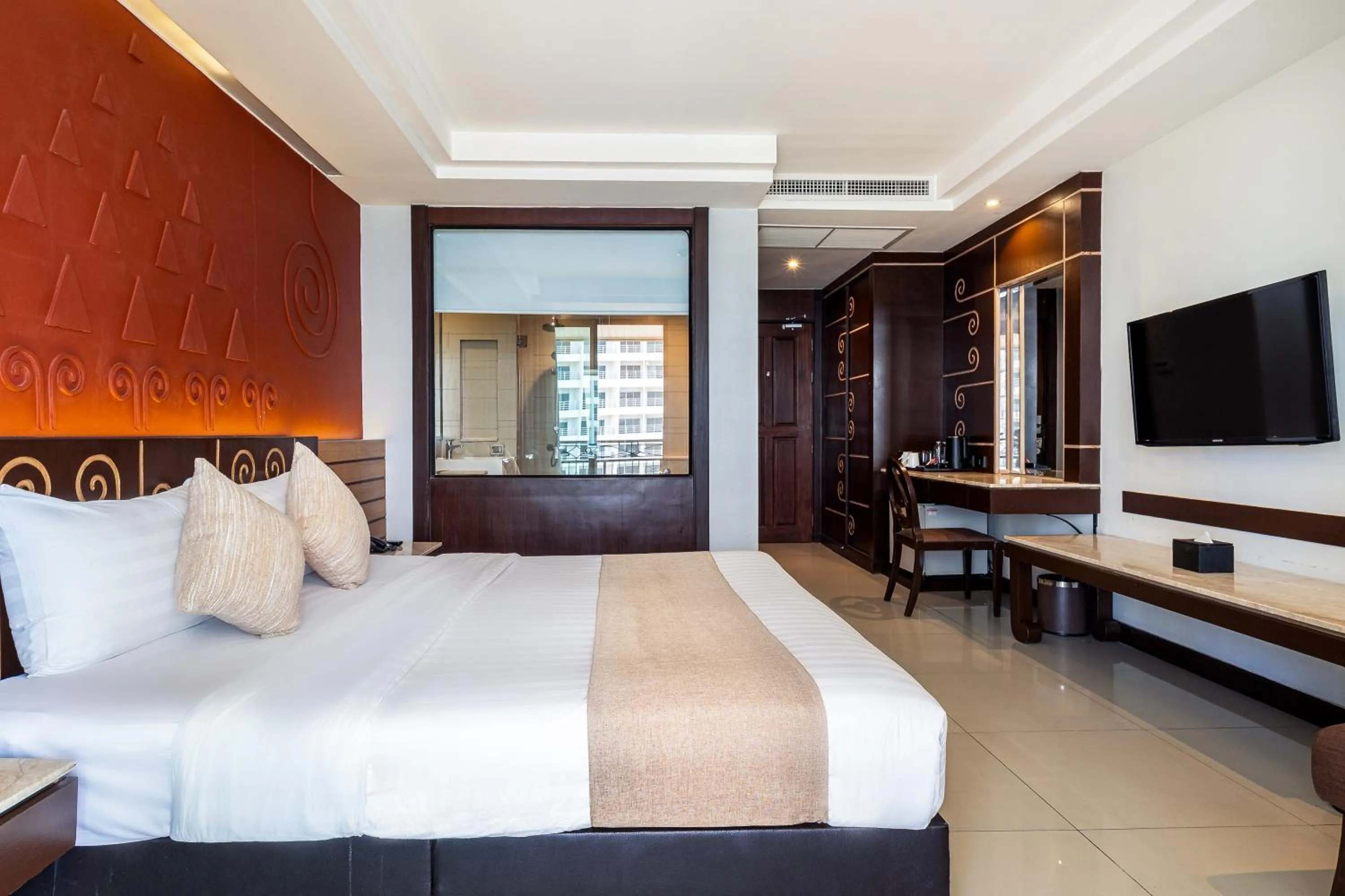 Bedroom, Bed in Bay Beach Resort Jomtien