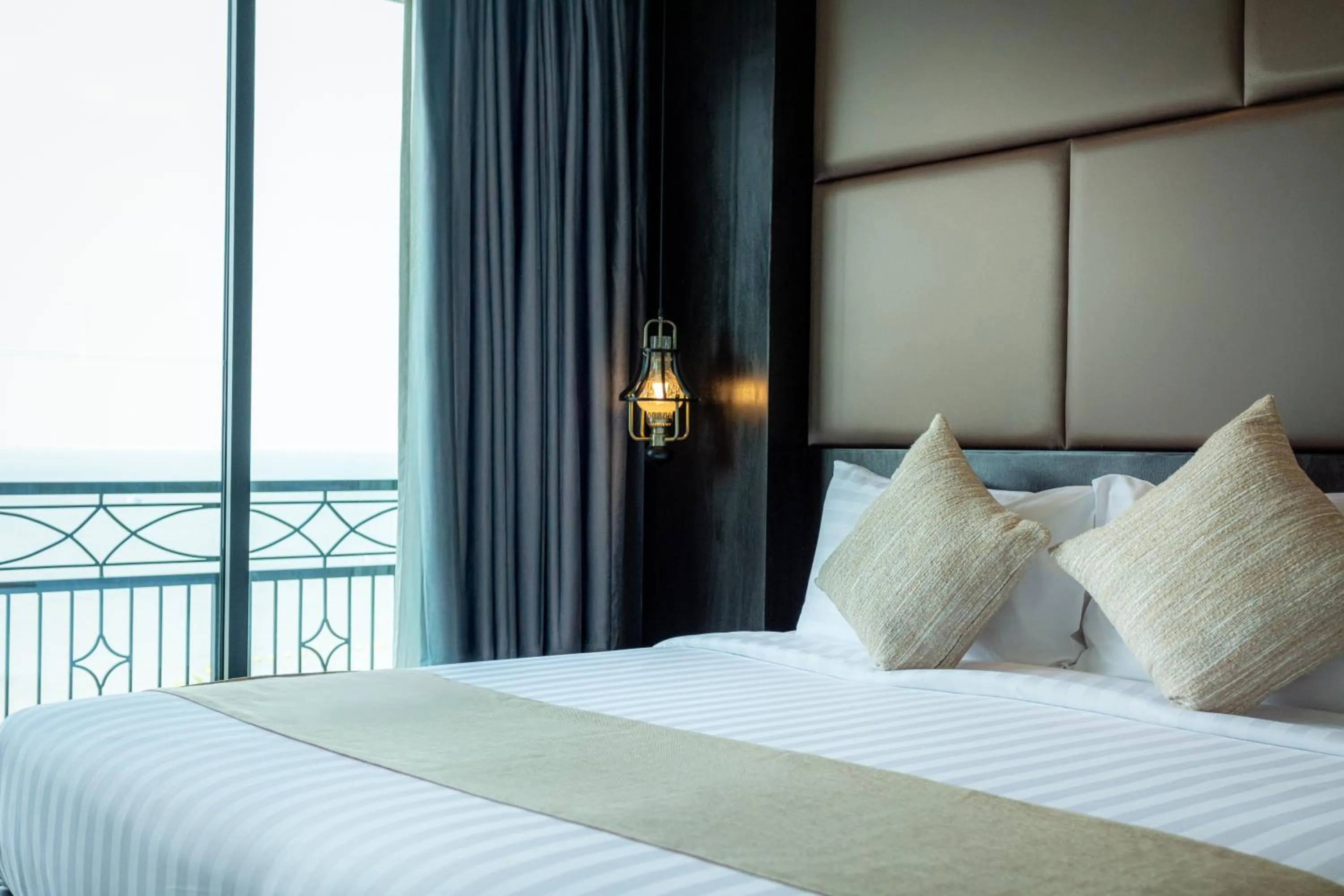 Bed in Bay Beach Resort Jomtien