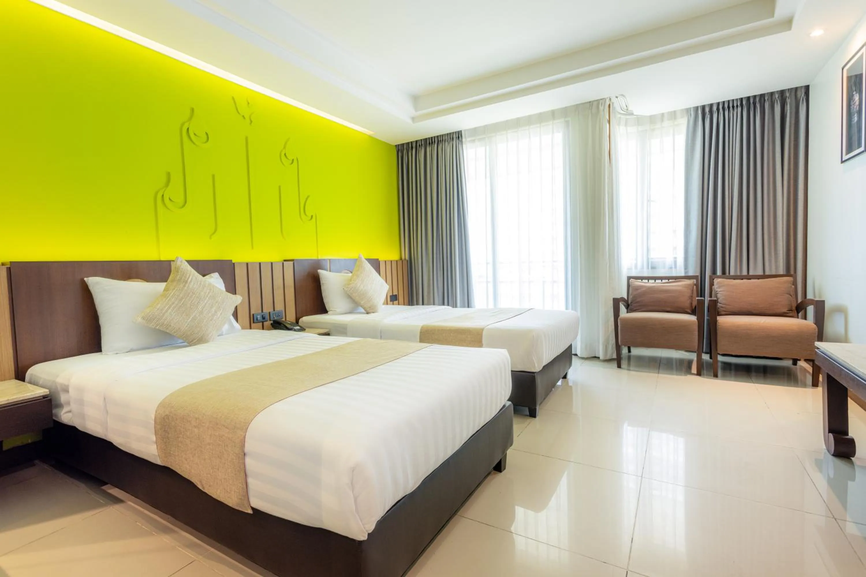 Bedroom, Bed in Bay Beach Resort Jomtien