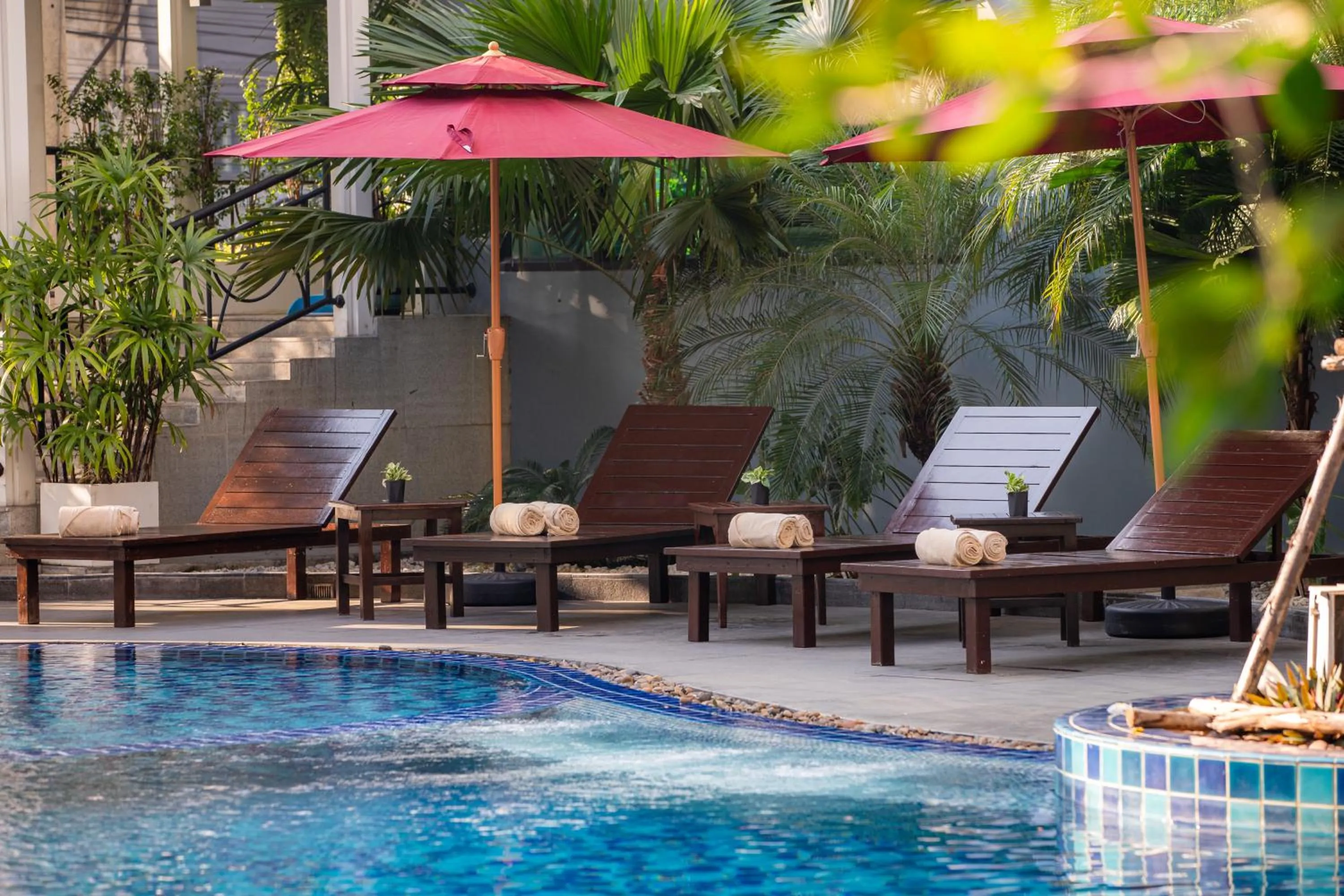 Swimming pool in Bay Beach Resort Jomtien